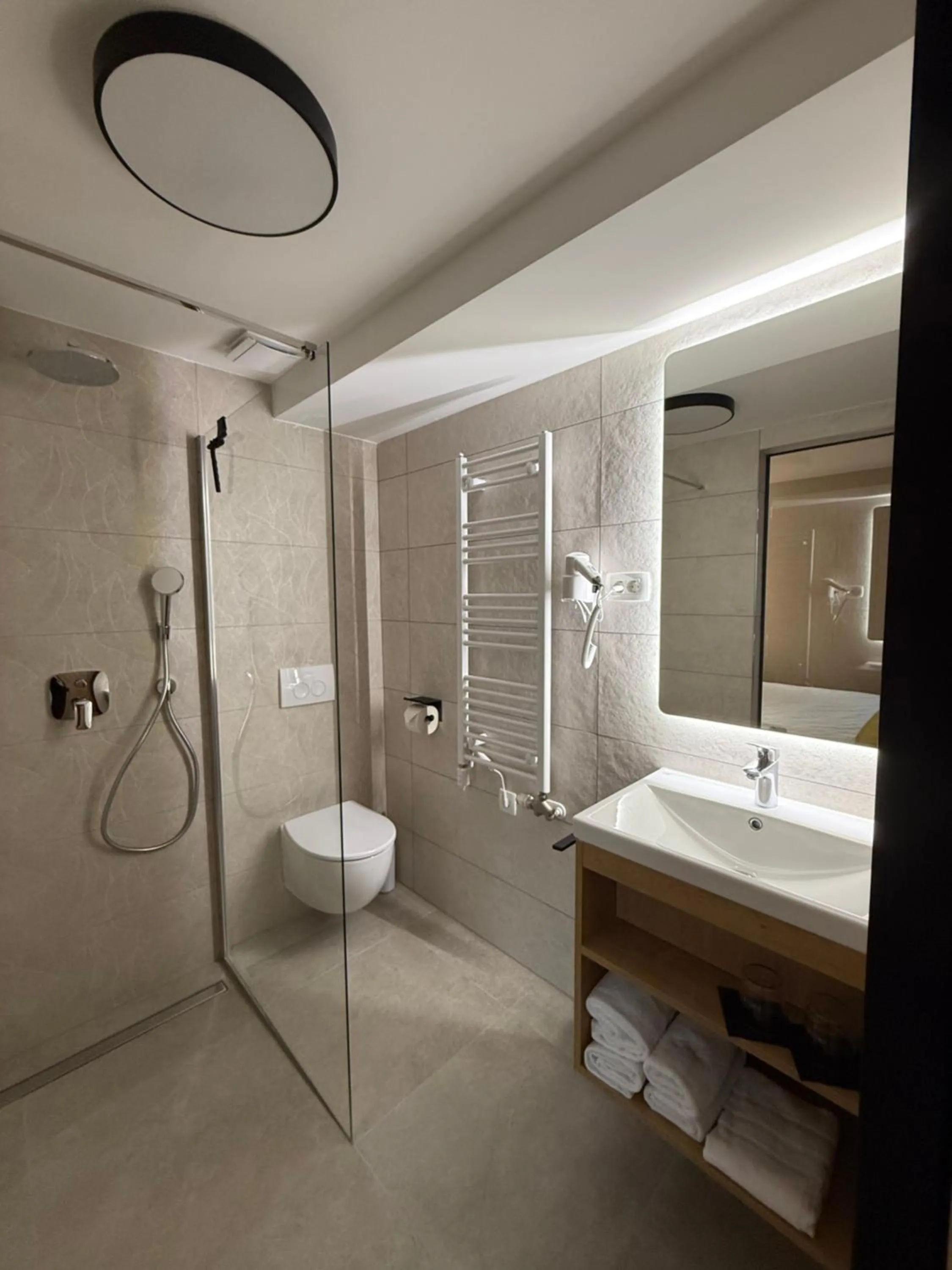 Shower in Hotel MANTOVA Vrhnika