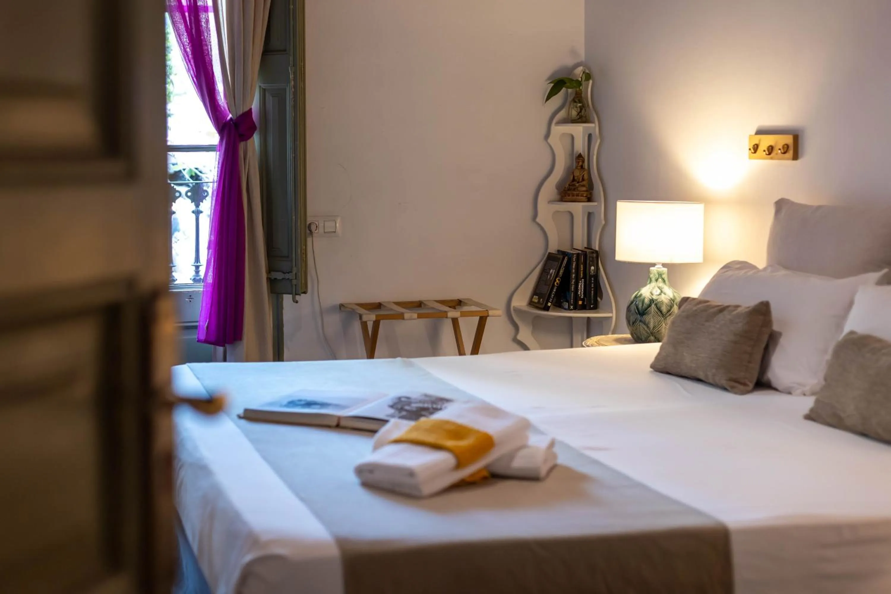 Decorative detail, Bed in Primavera Hostel