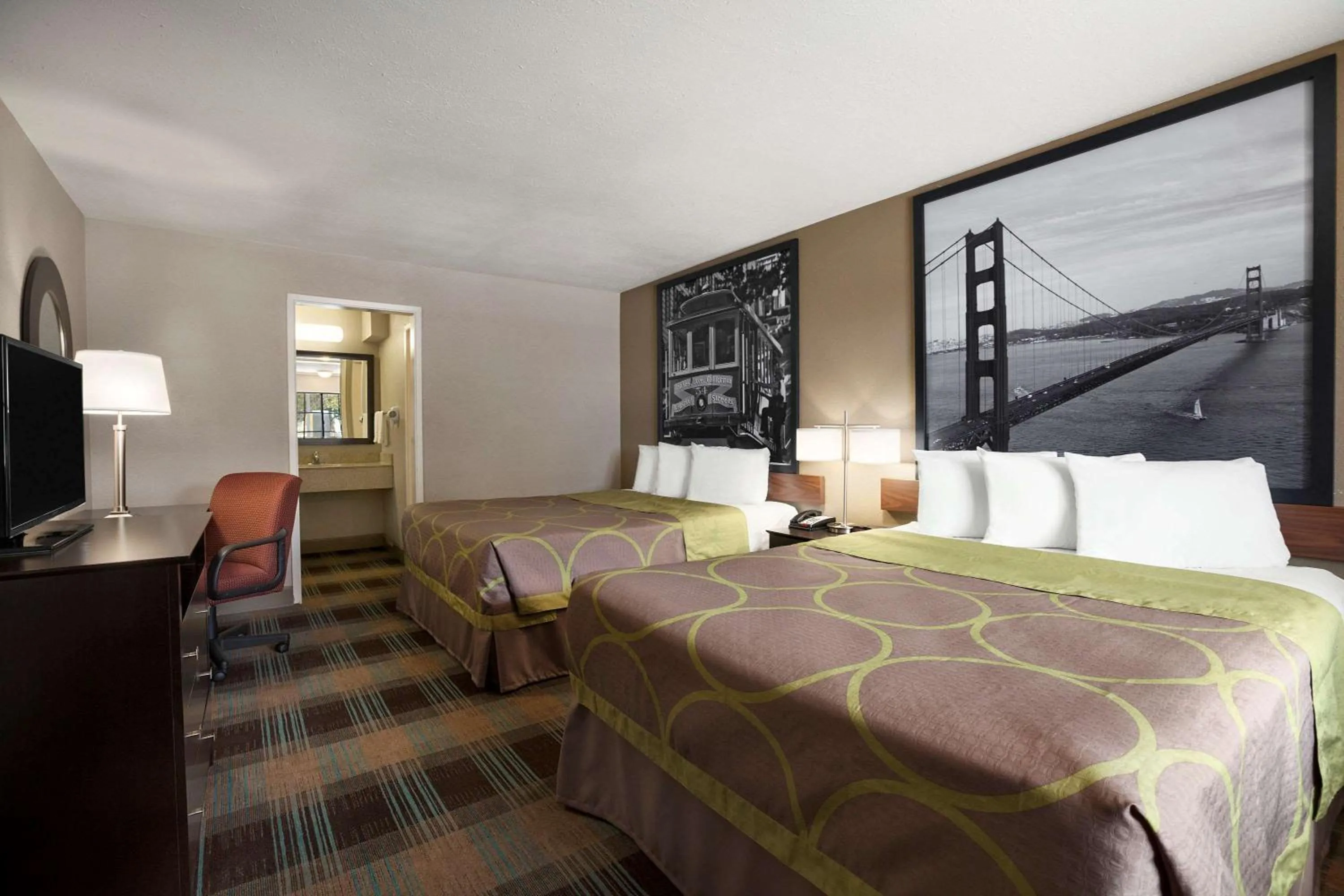 On site, Bed in Super 8 by Wyndham Salinas