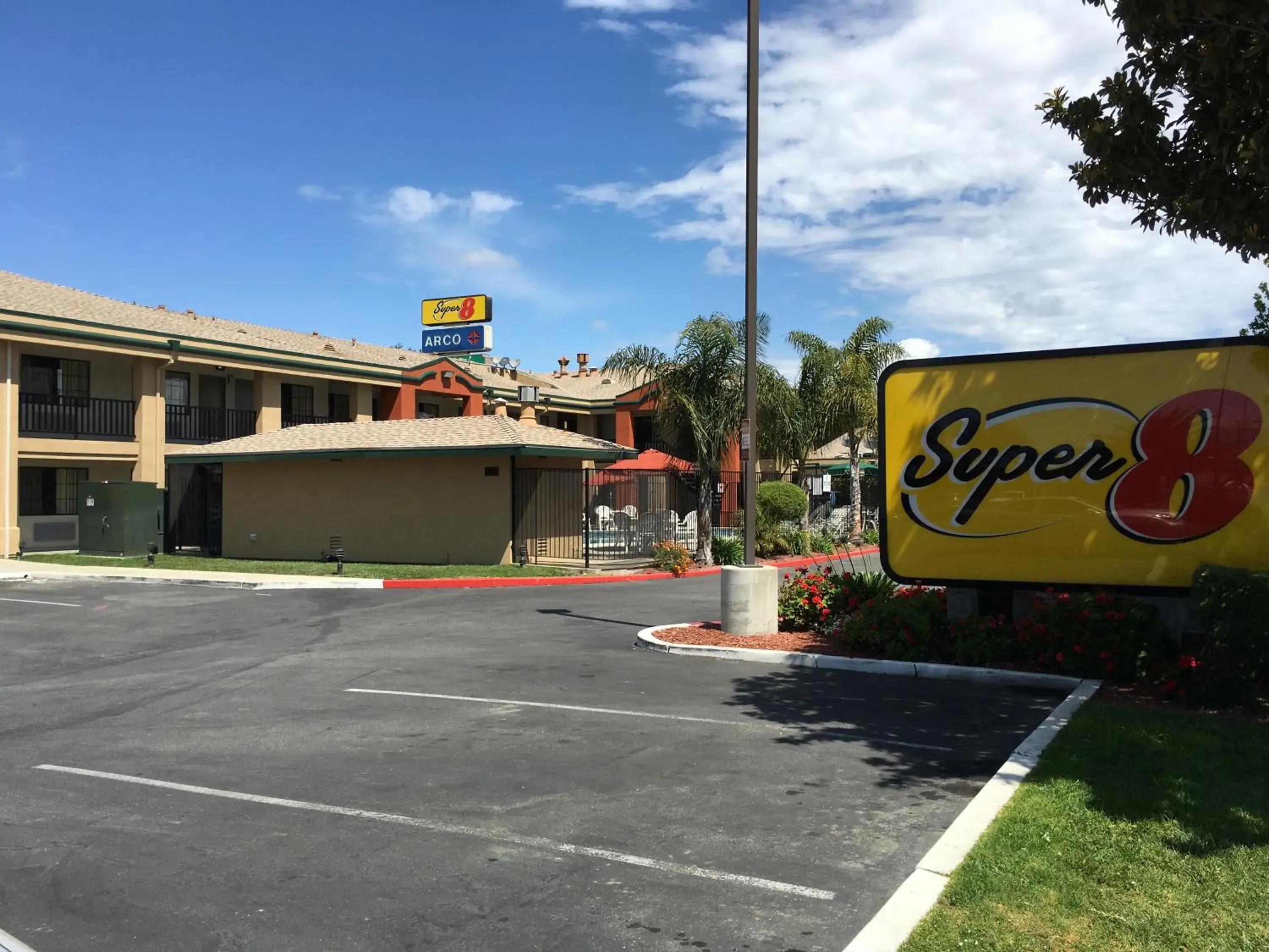 Facade/entrance in Super 8 by Wyndham Salinas Facade/entrance in Super 8 by Wyndham Salinas
