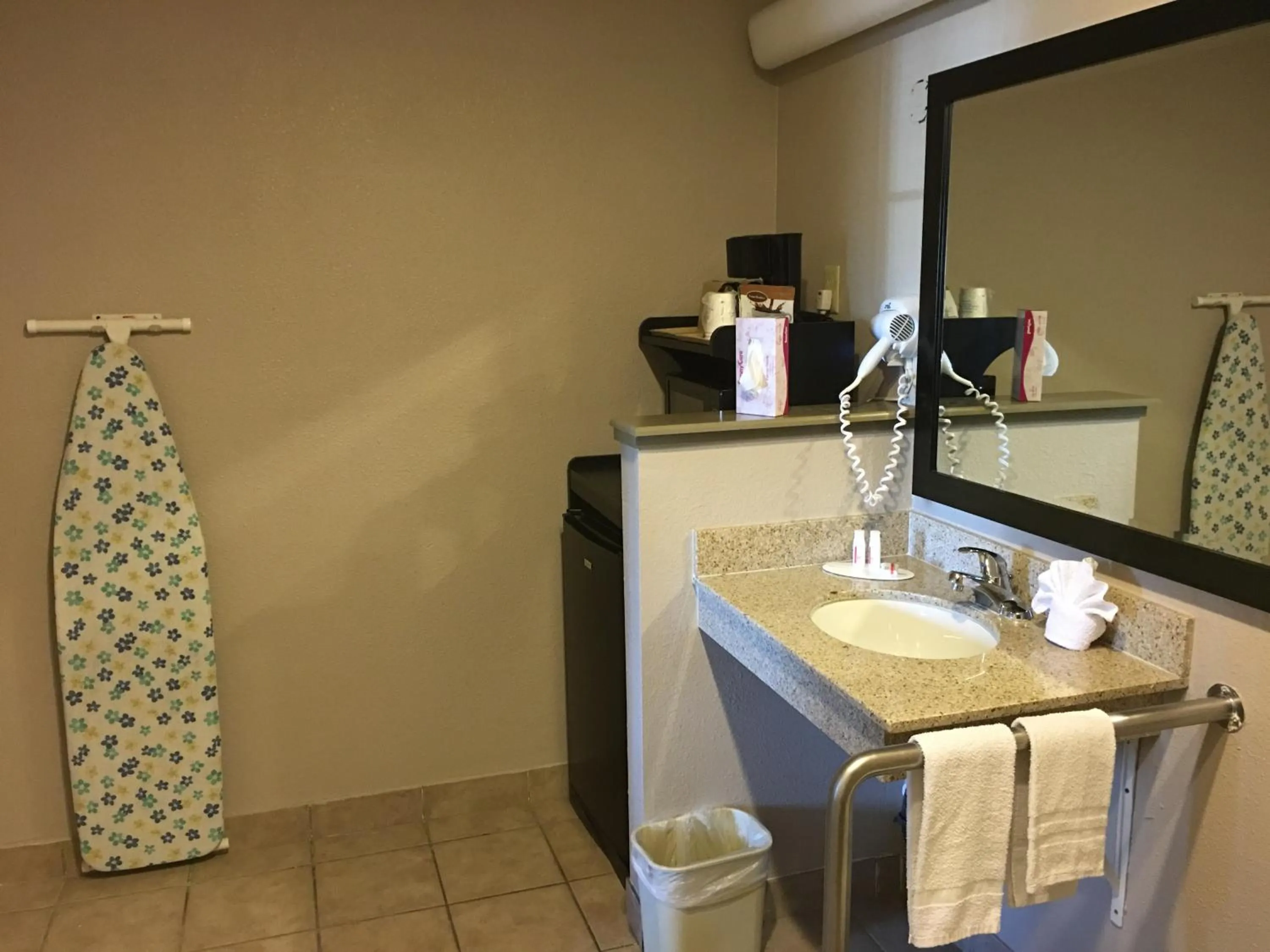 Bathroom in Super 8 by Wyndham Salinas