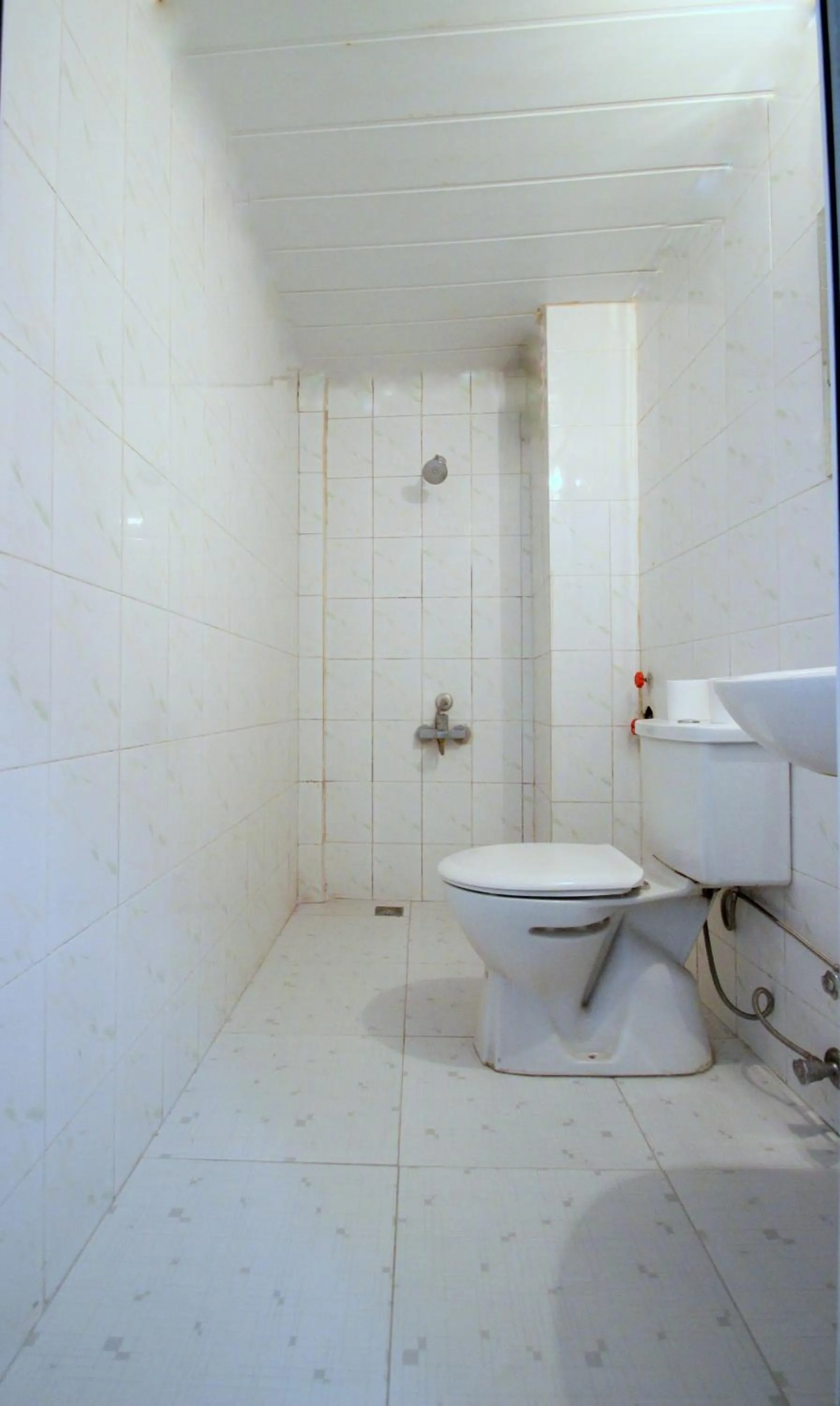 Shower in Istanbul Metro Hotel