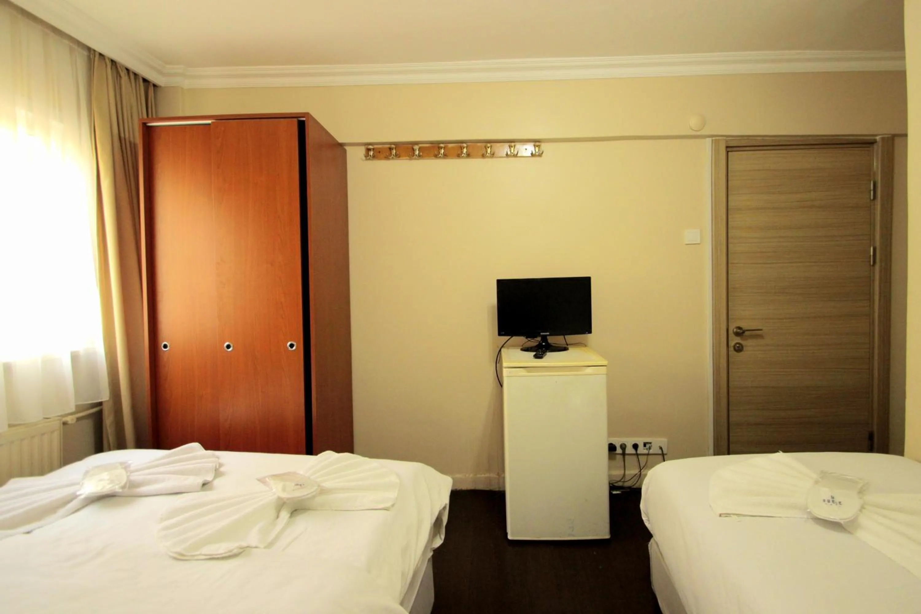 Photo of the whole room, Bed in Istanbul Metro Hotel