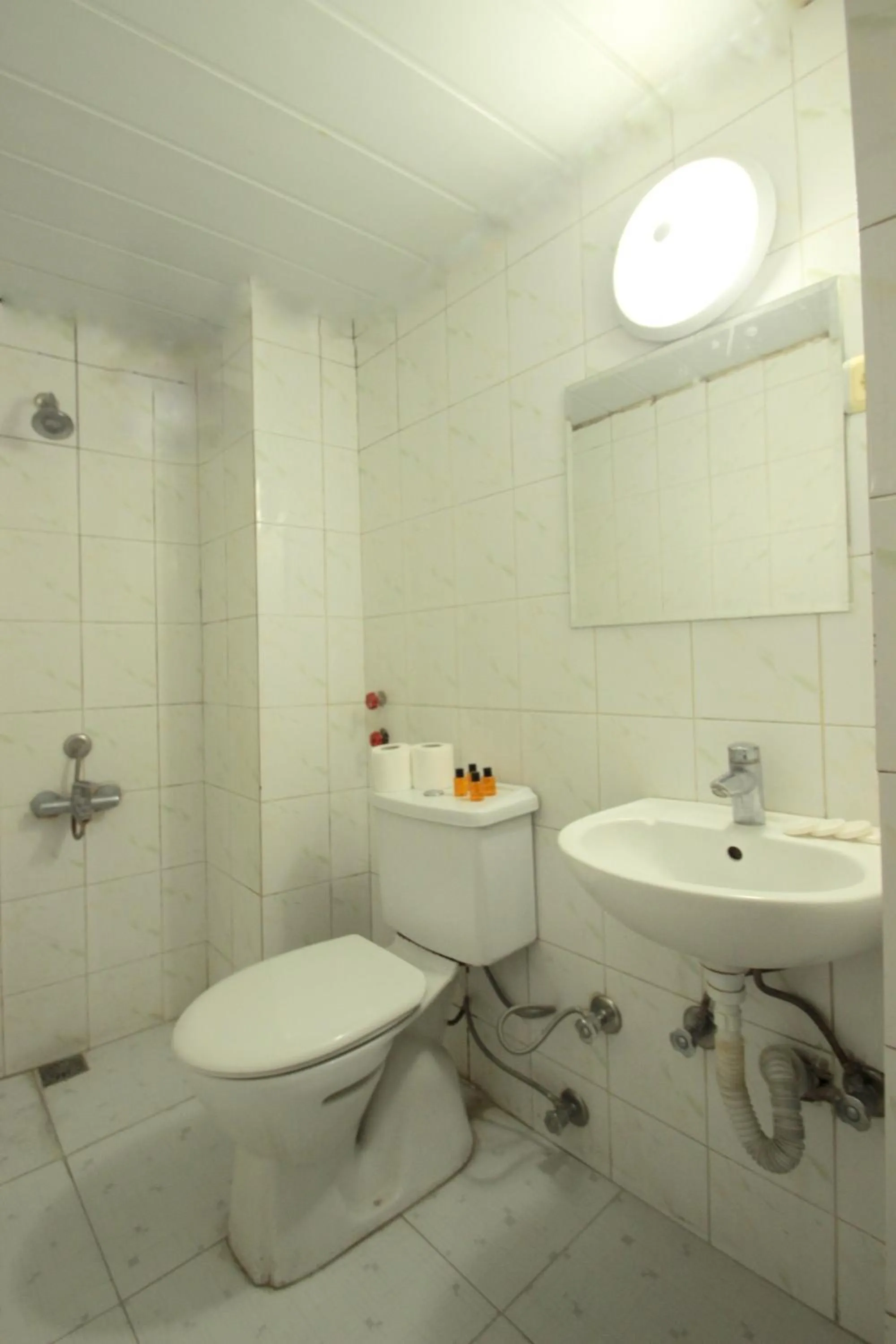 Bathroom in Istanbul Metro Hotel