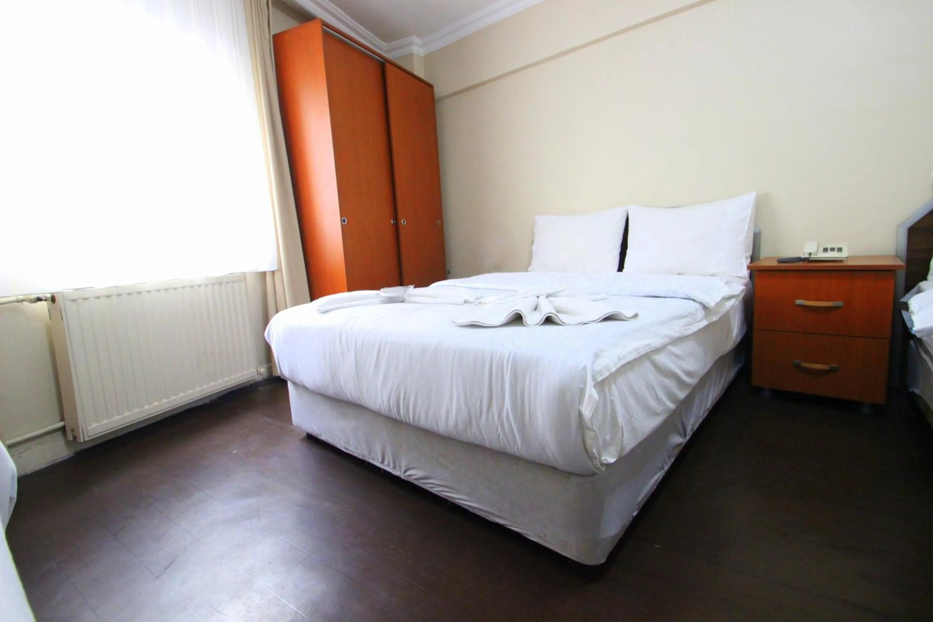Photo of the whole room, Bed in Istanbul Metro Hotel