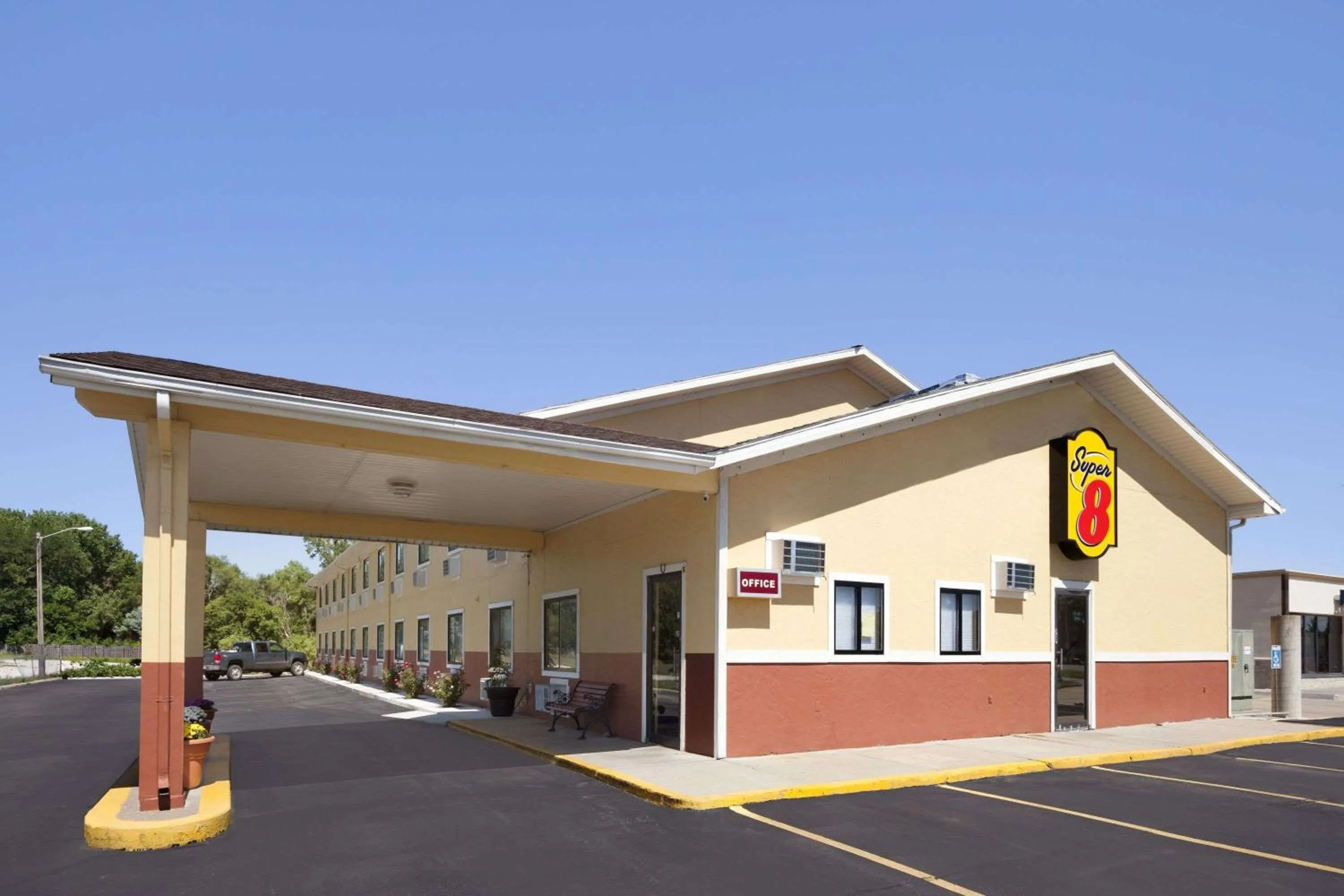 Property building in Super 8 by Wyndham Fremont NE