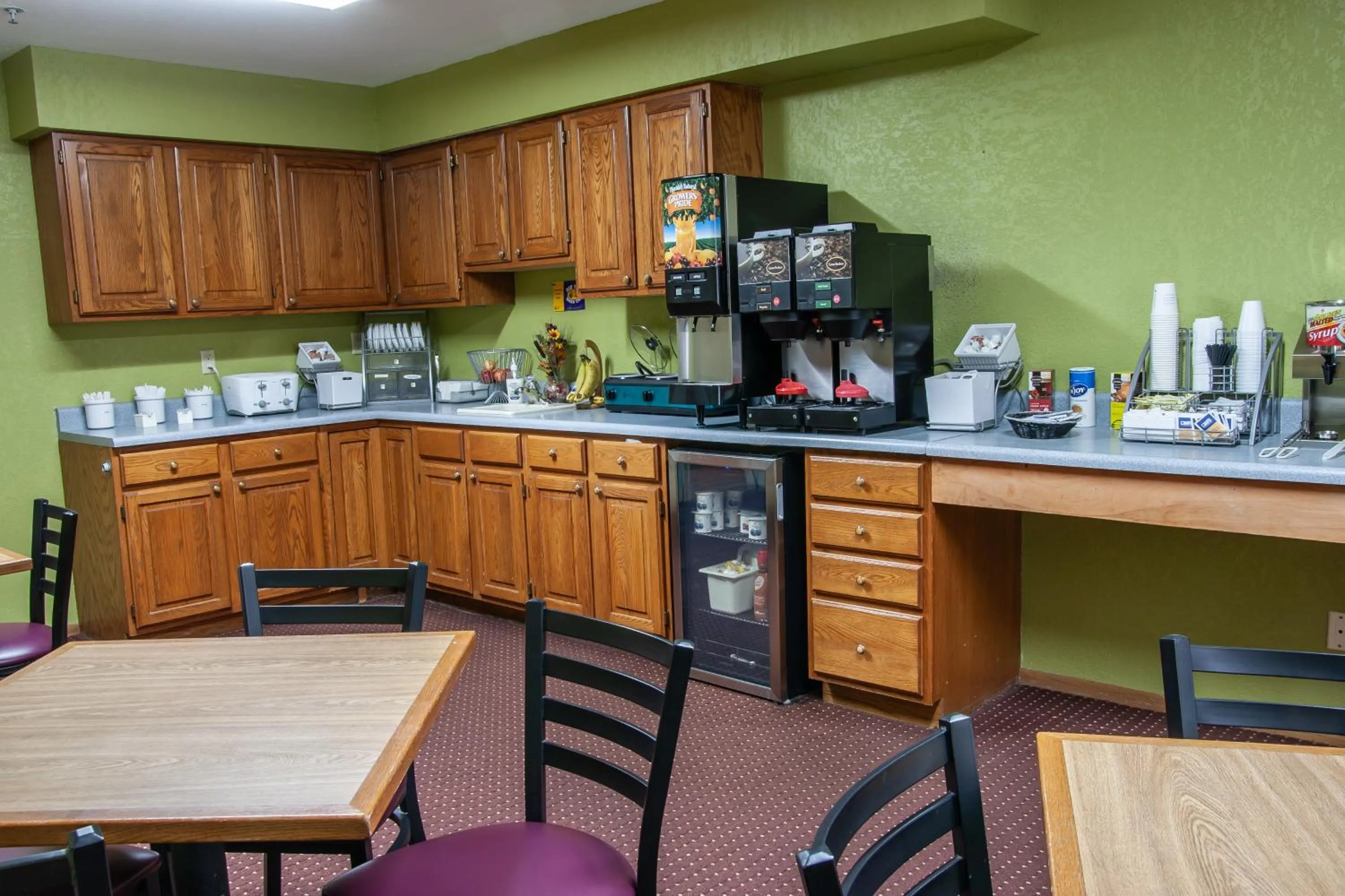 Continental breakfast in Super 8 by Wyndham Arkansas City KS