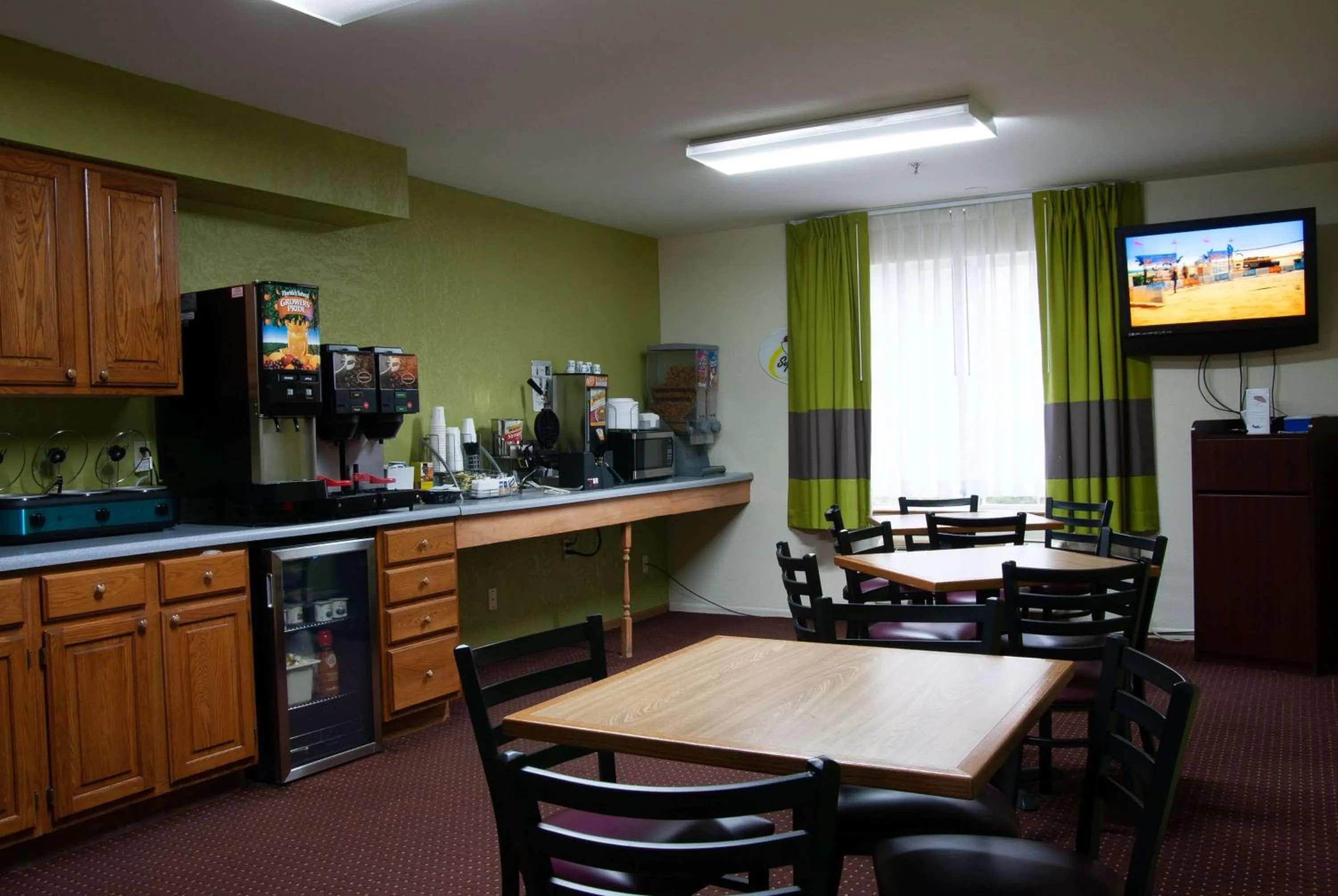 Restaurant/places to eat in Super 8 by Wyndham Arkansas City KS