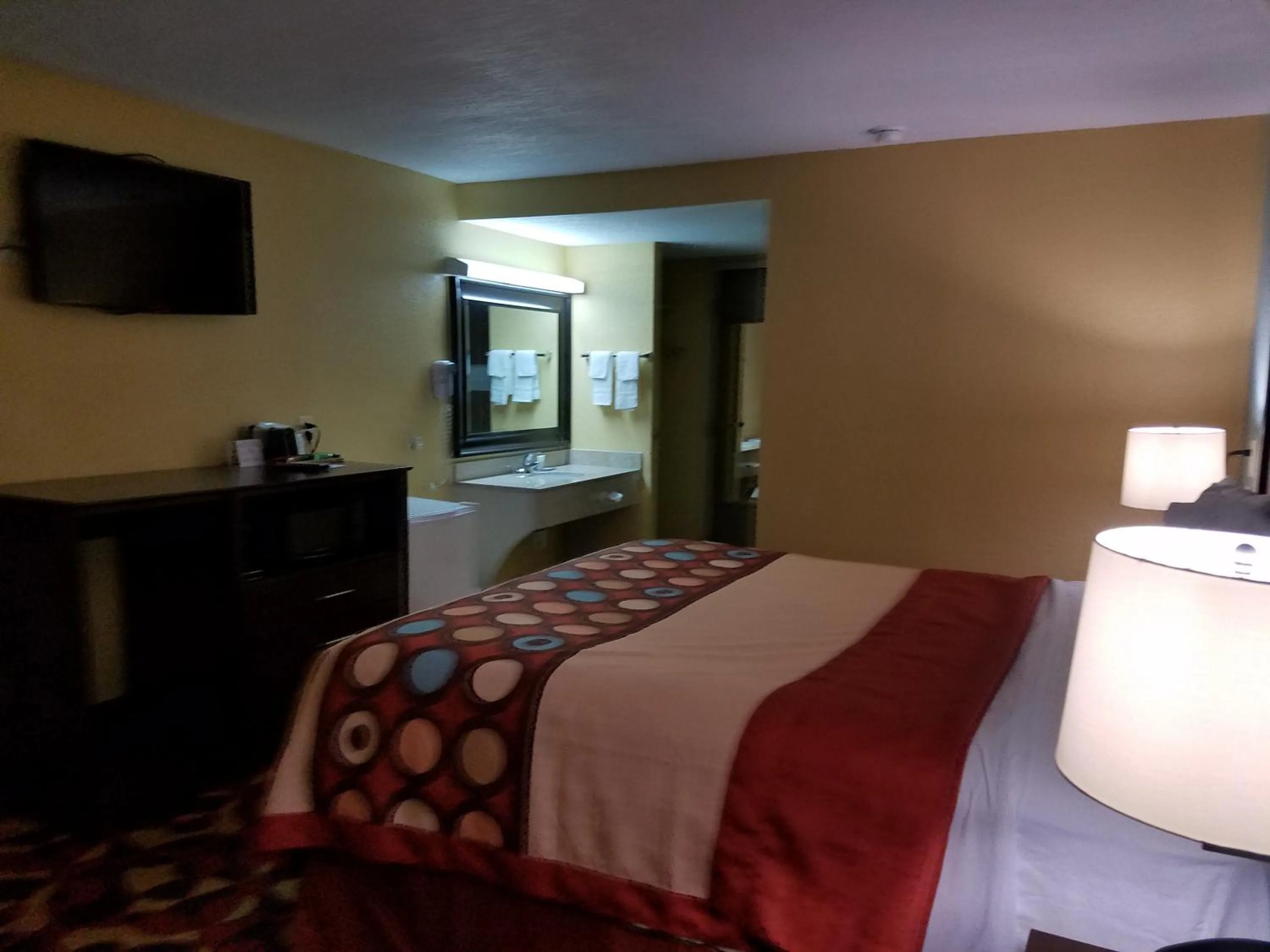 Bed in Super 8 by Wyndham Wichita Airport West Kellogg