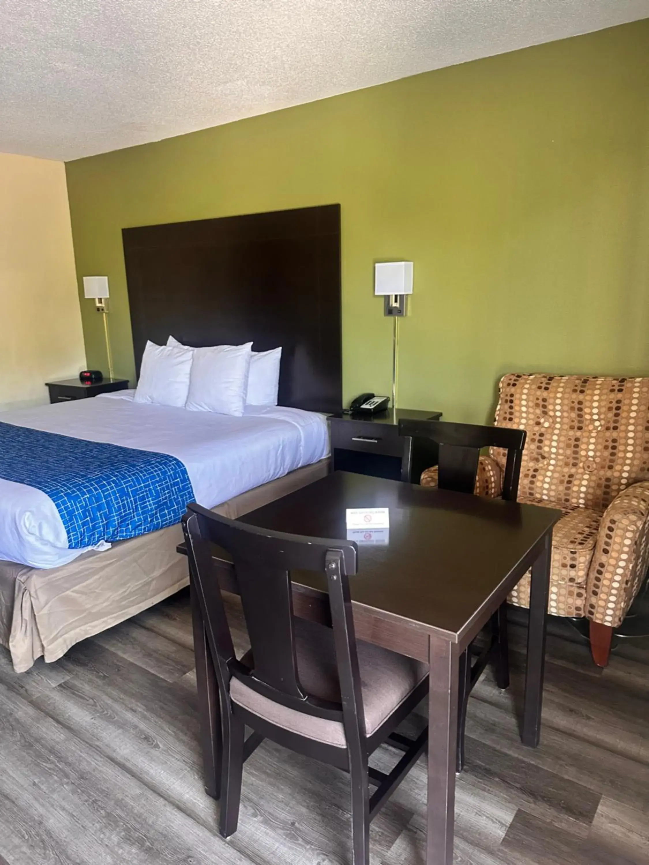 Bed in Travelodge by Wyndham Clarksville Bed in Travelodge by Wyndham Clarksville