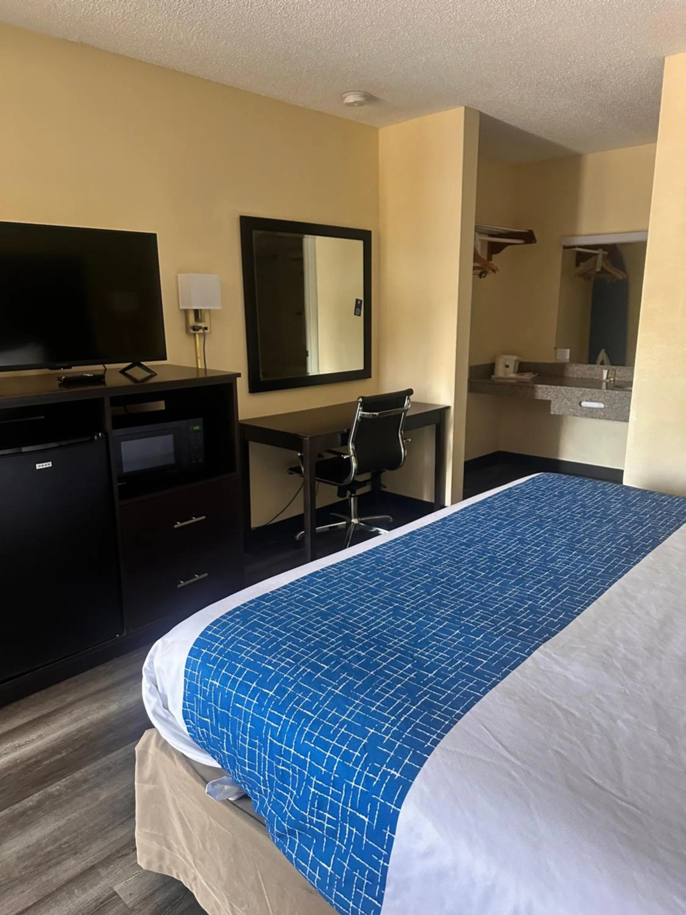 Bed in Travelodge by Wyndham Clarksville