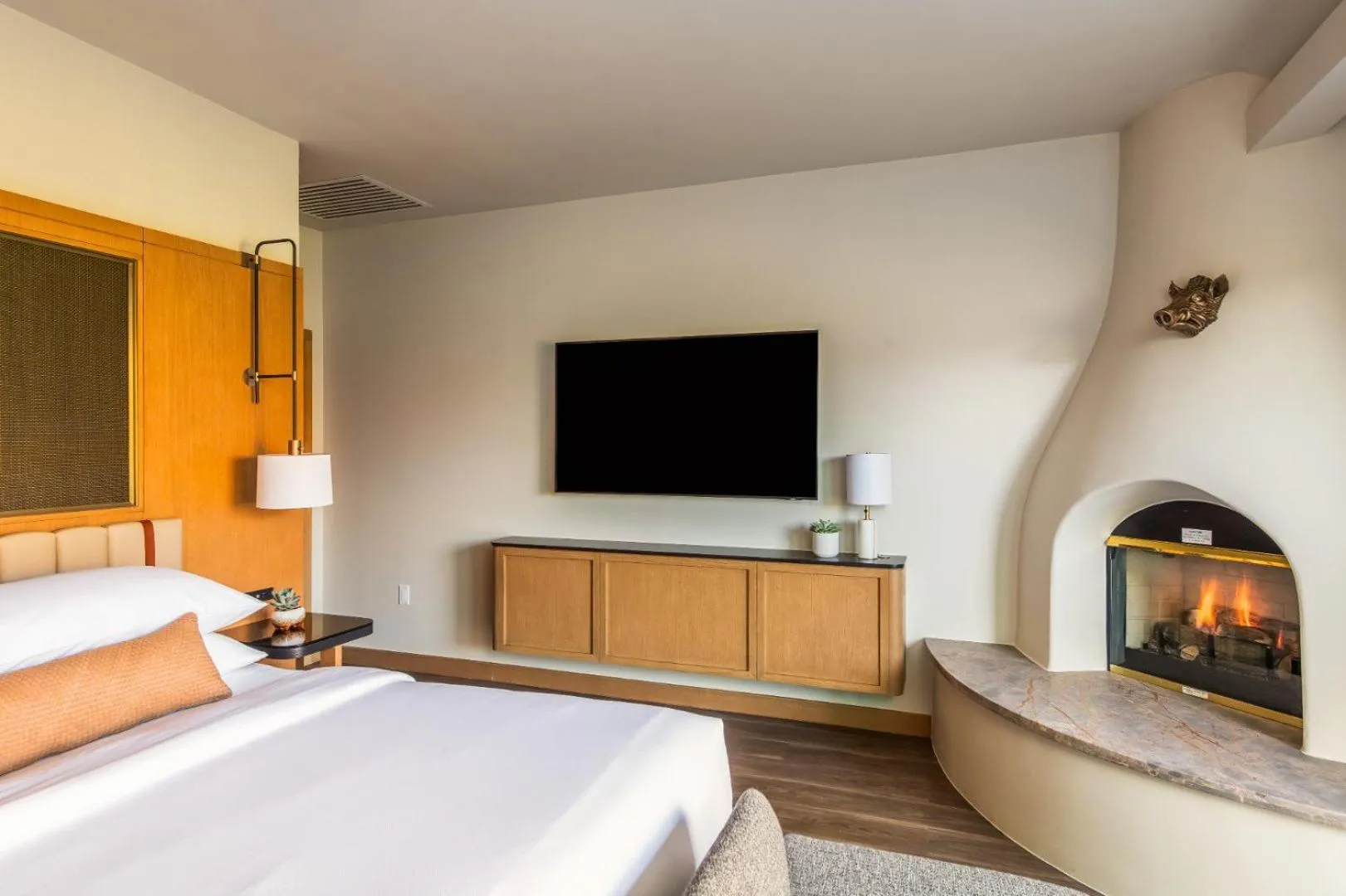 Bed in L'Auberge De Sedona