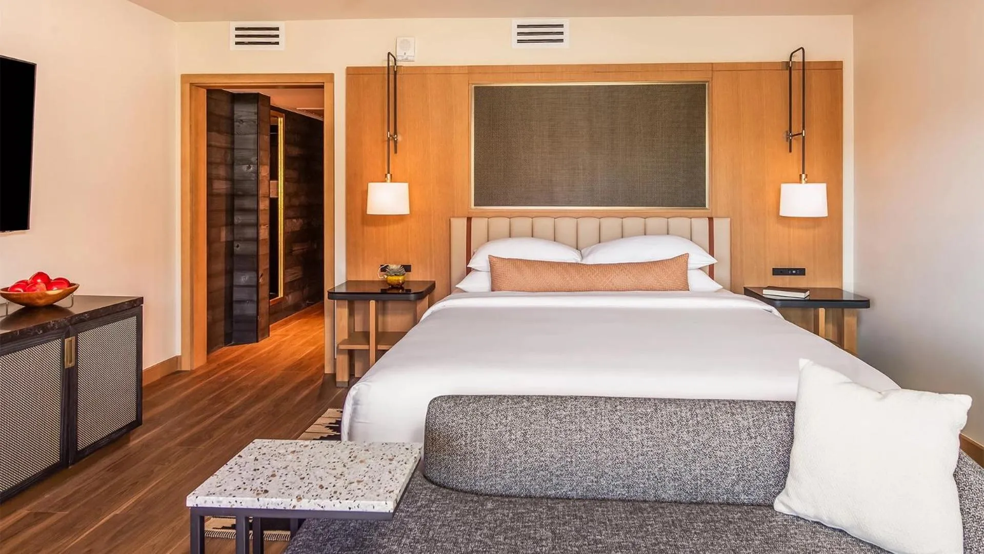 Bed in L'Auberge De Sedona