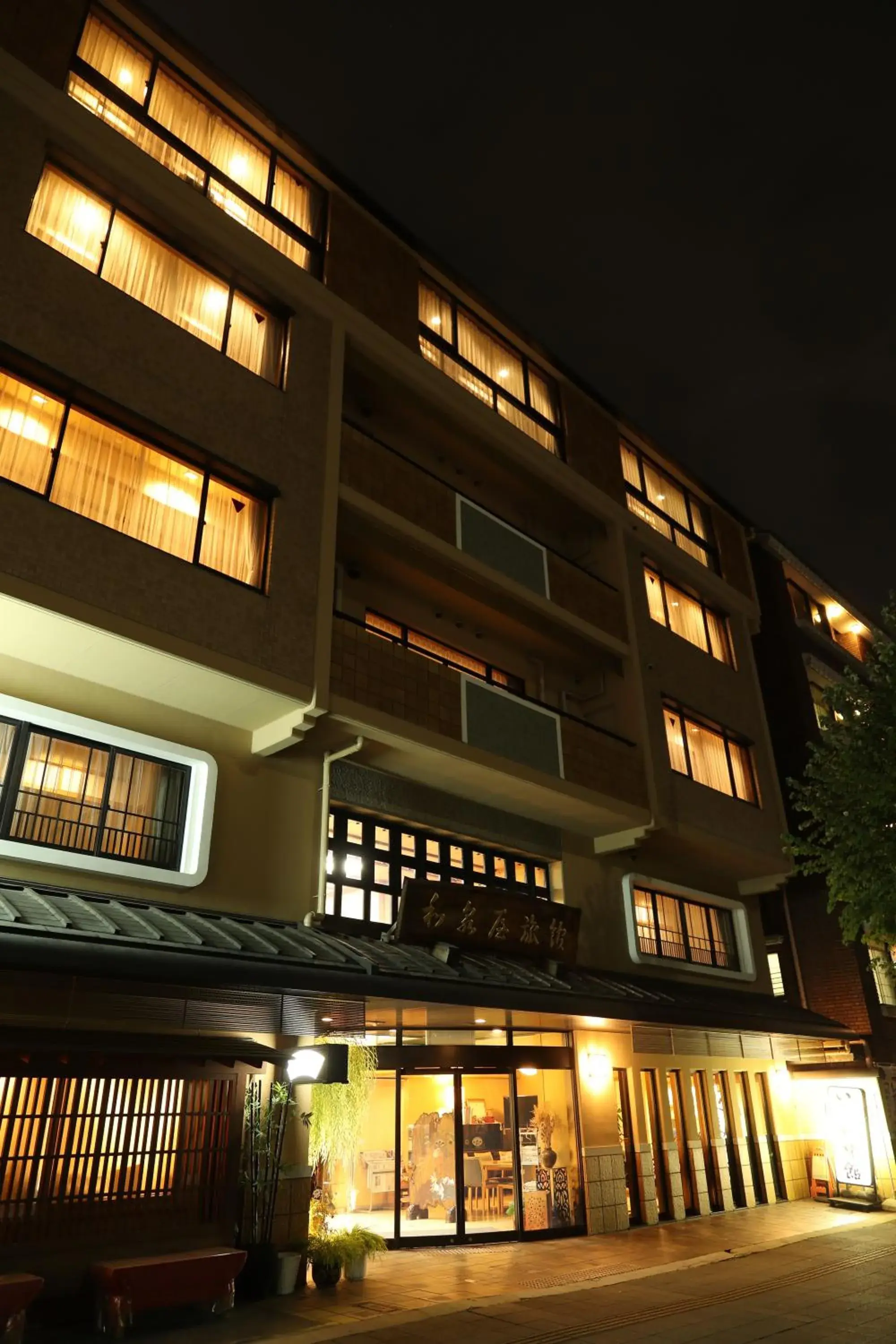 Facade/entrance in Izumiya Ryokan Facade/entrance in Izumiya Ryokan