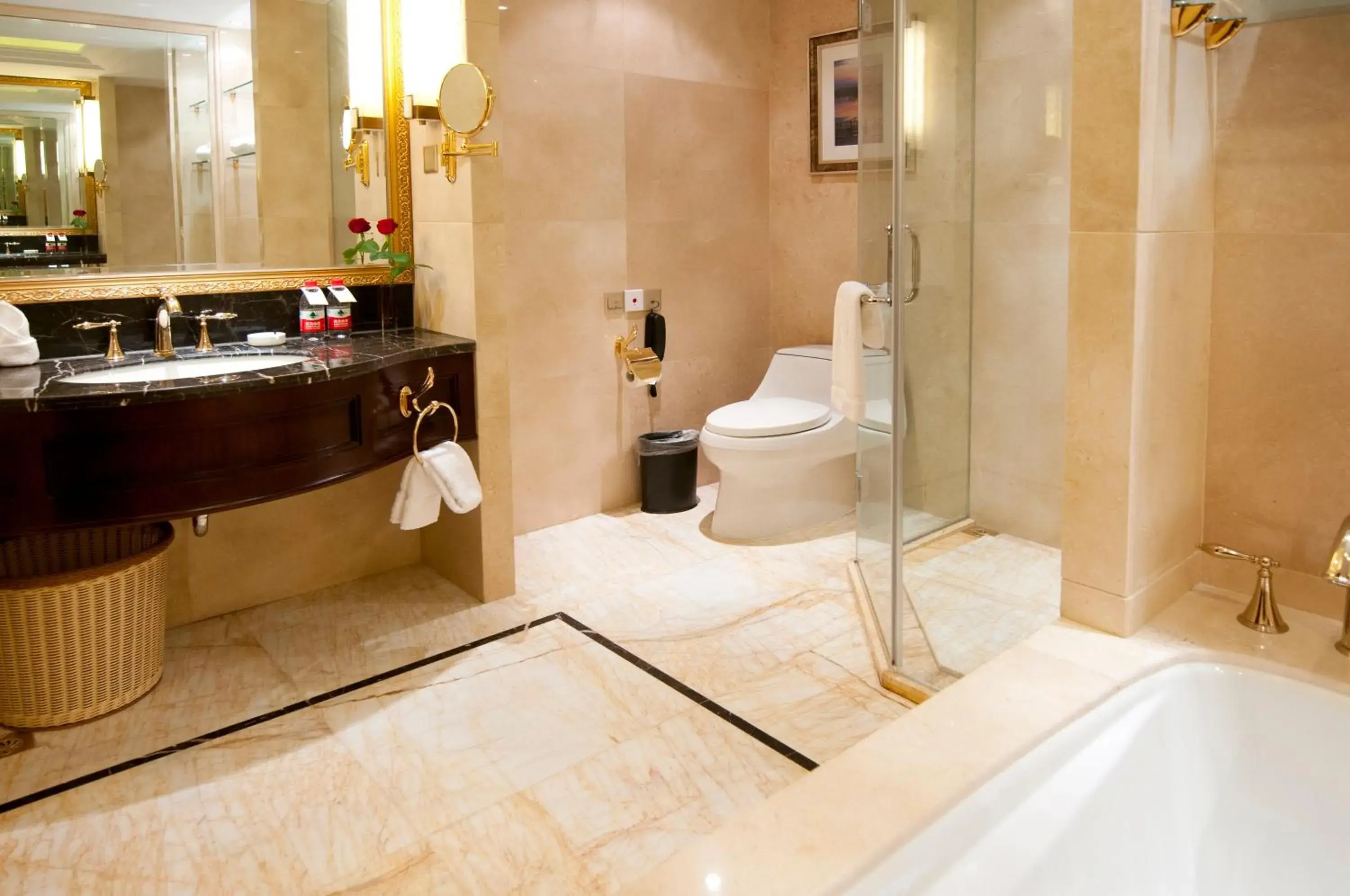 Bedroom in Crowne Plaza Deqing Moganshan by IHG Bedroom in Crowne Plaza Deqing Moganshan by IHG