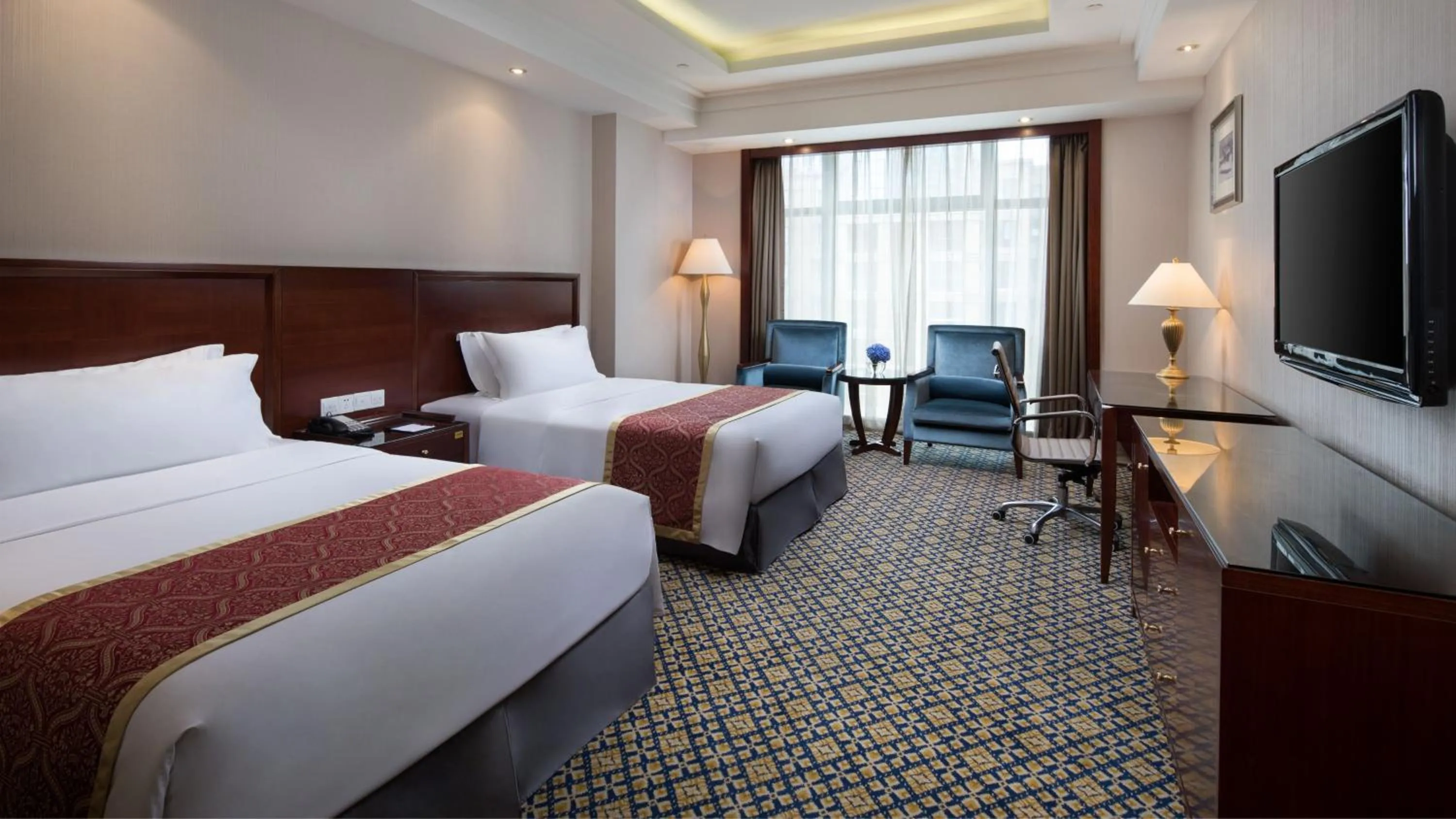 Photo of the whole room, Bed in Crowne Plaza Deqing Moganshan by IHG