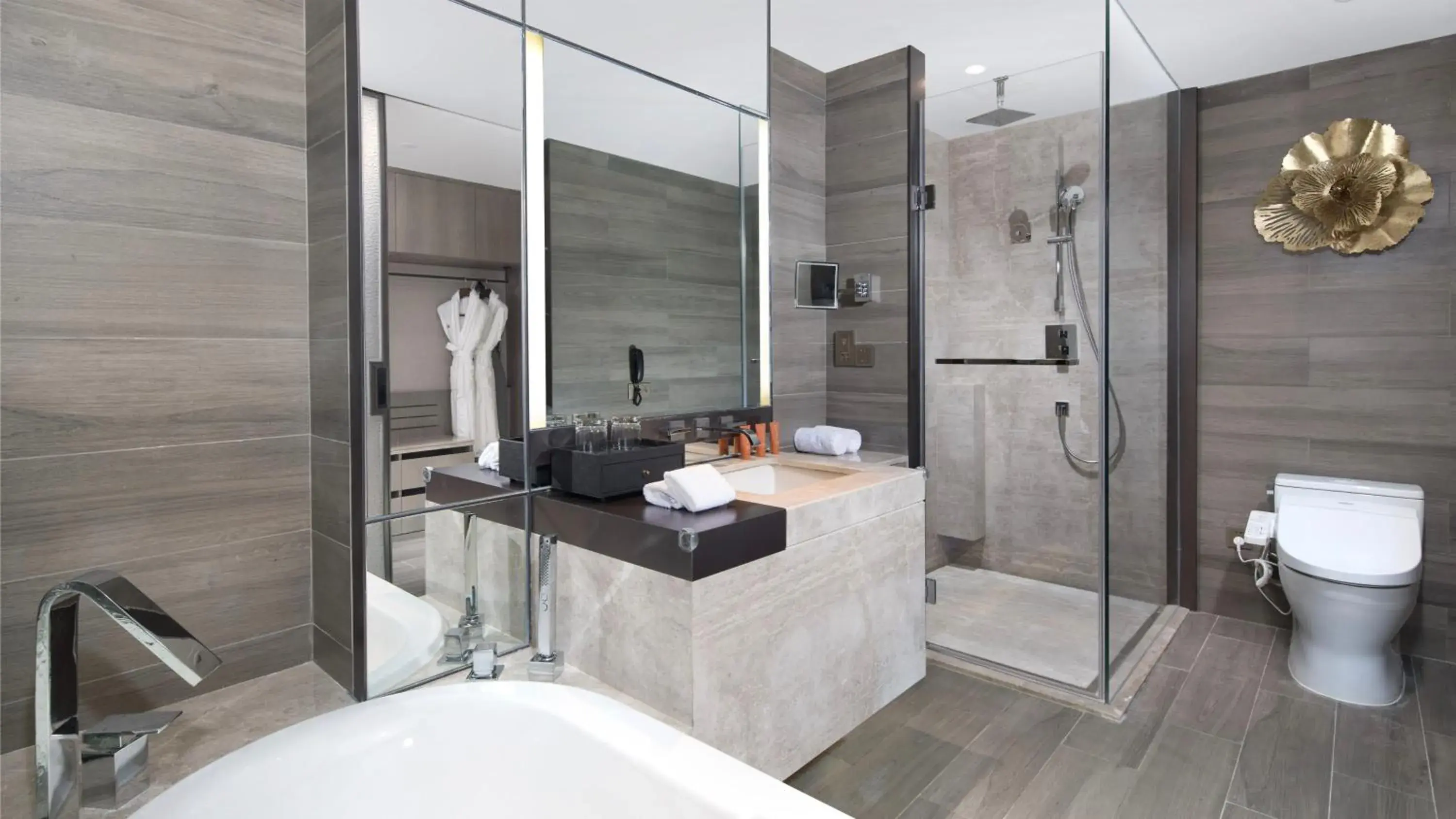 Bathroom in Crowne Plaza Deqing Moganshan by IHG Bathroom in Crowne Plaza Deqing Moganshan by IHG