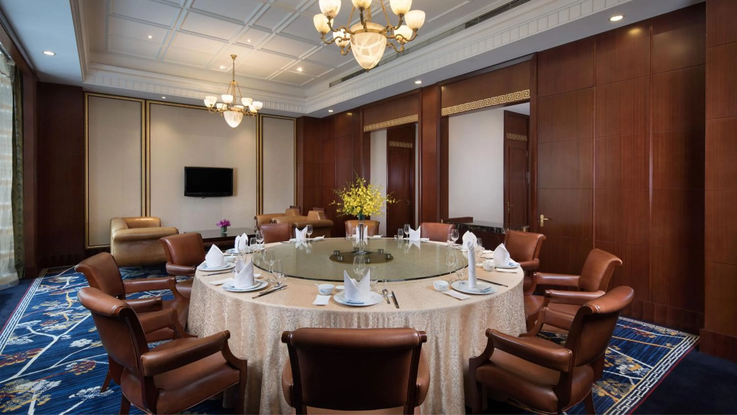 Restaurant/places to eat in Crowne Plaza Deqing Moganshan by IHG