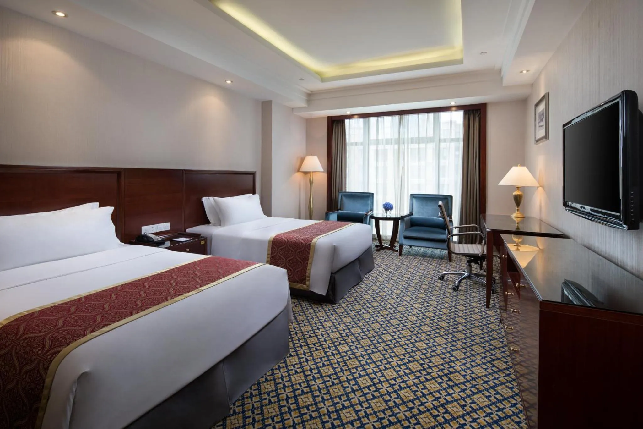 Photo of the whole room, Bed in Crowne Plaza Deqing Moganshan by IHG