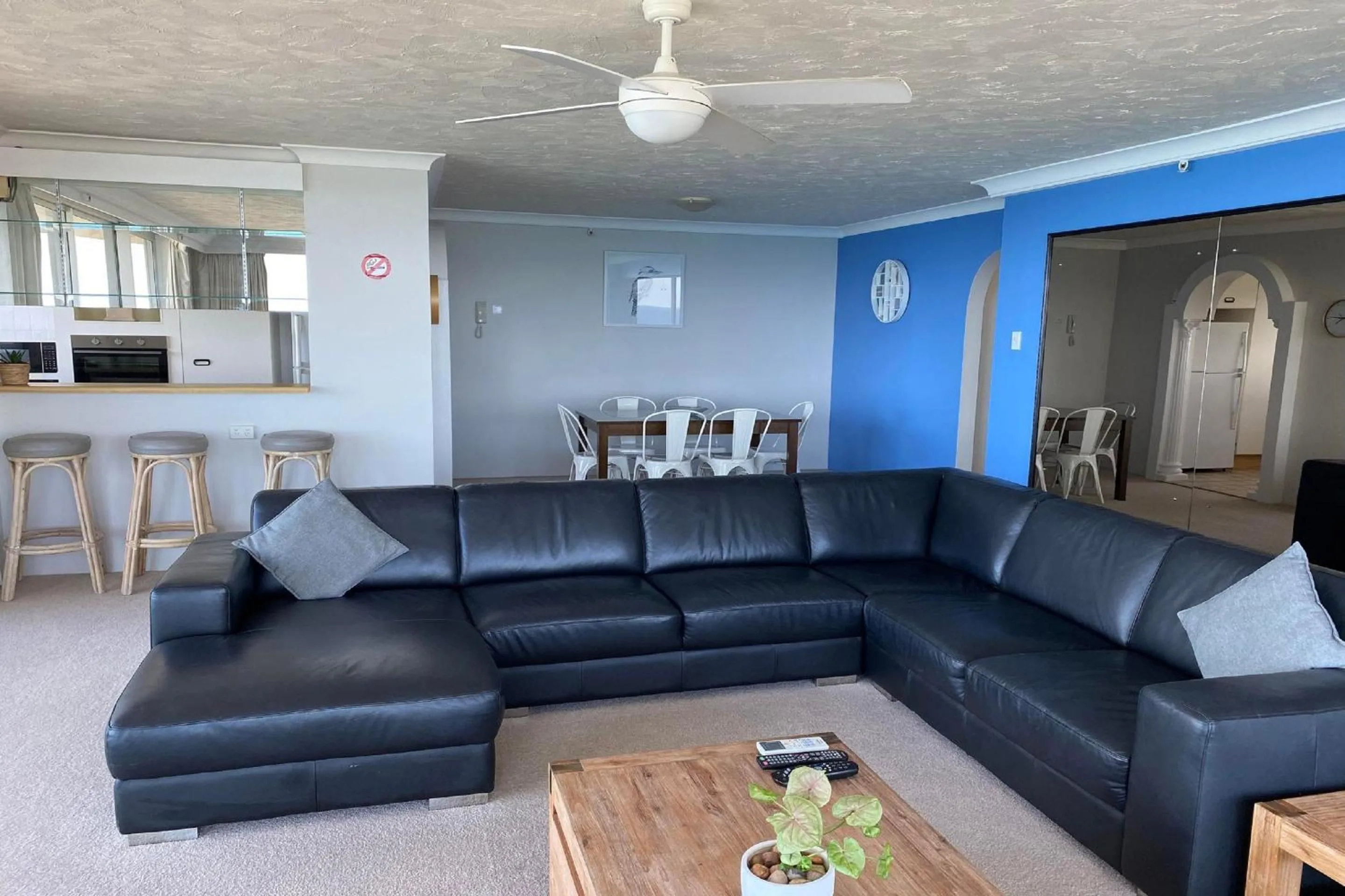 Living room in Hi Surf Beachfront Resort Apartments OFFICIAL SITE