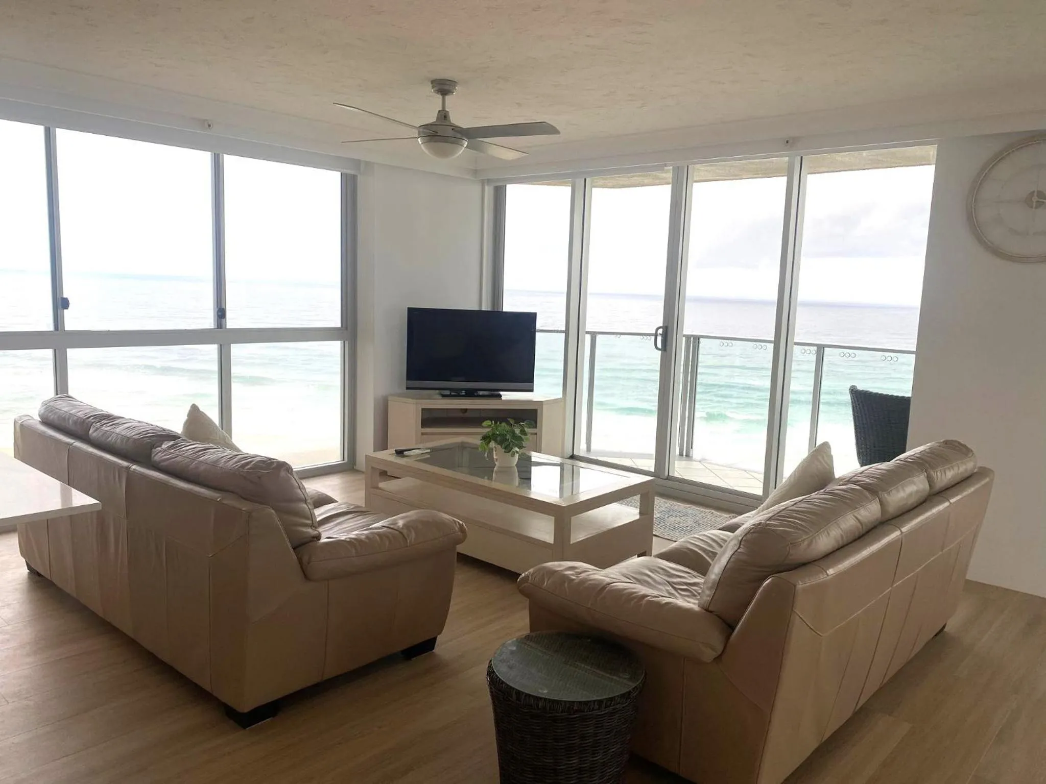 Living room in Hi Surf Beachfront Resort Apartments OFFICIAL SITE