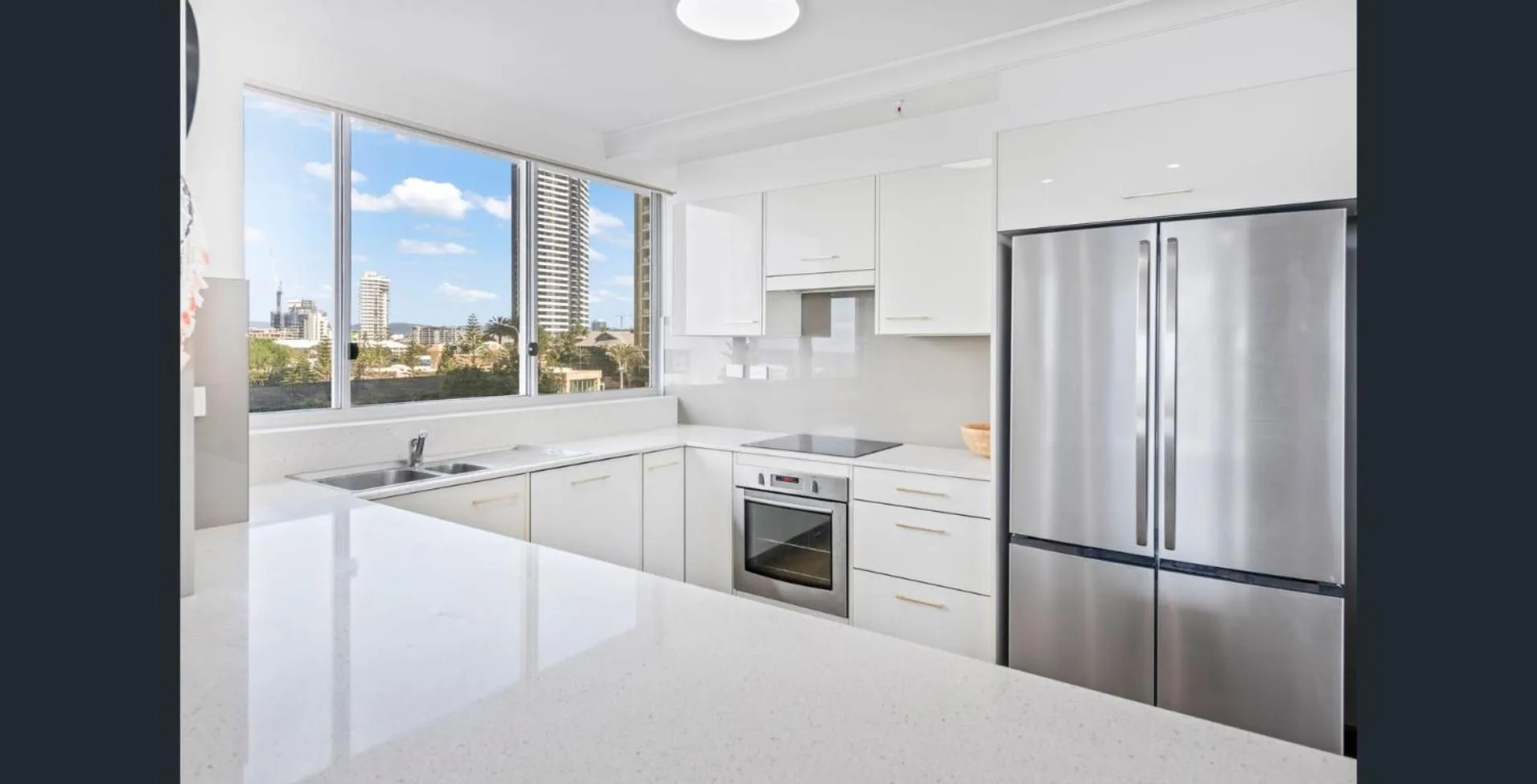 Kitchen or kitchenette in Hi Surf Beachfront Resort Apartments OFFICIAL SITE