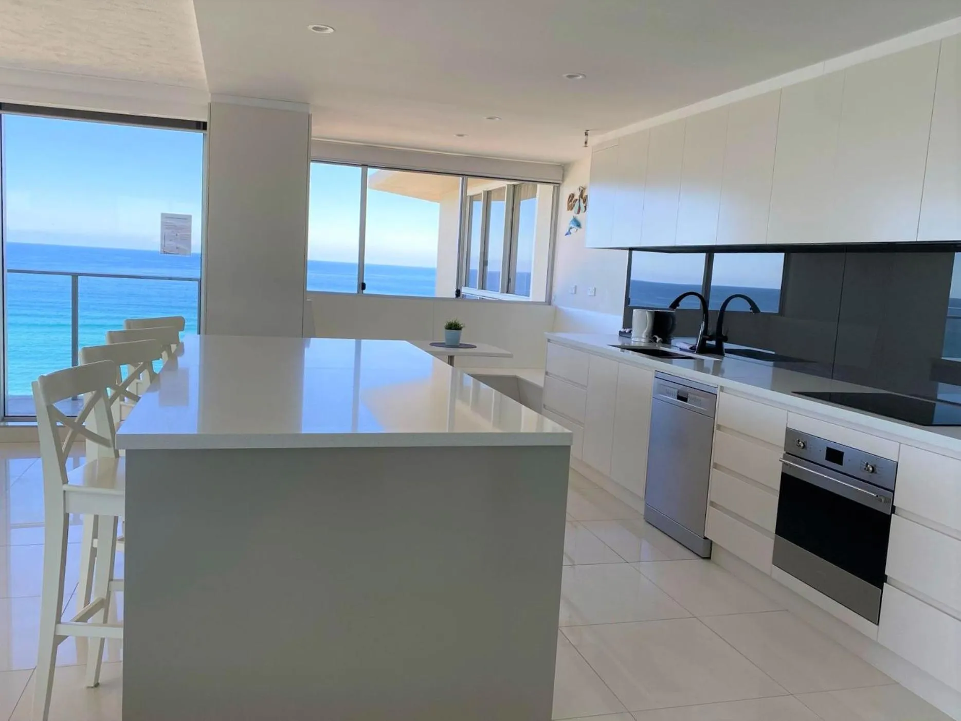 Kitchen or kitchenette in Hi Surf Beachfront Resort Apartments OFFICIAL SITE