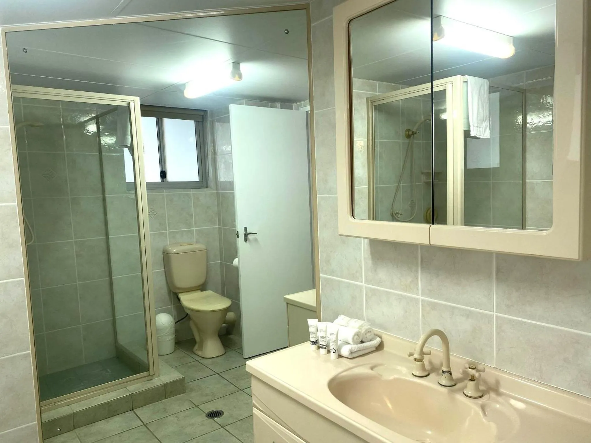 Bathroom in Hi Surf Beachfront Resort Apartments OFFICIAL SITE