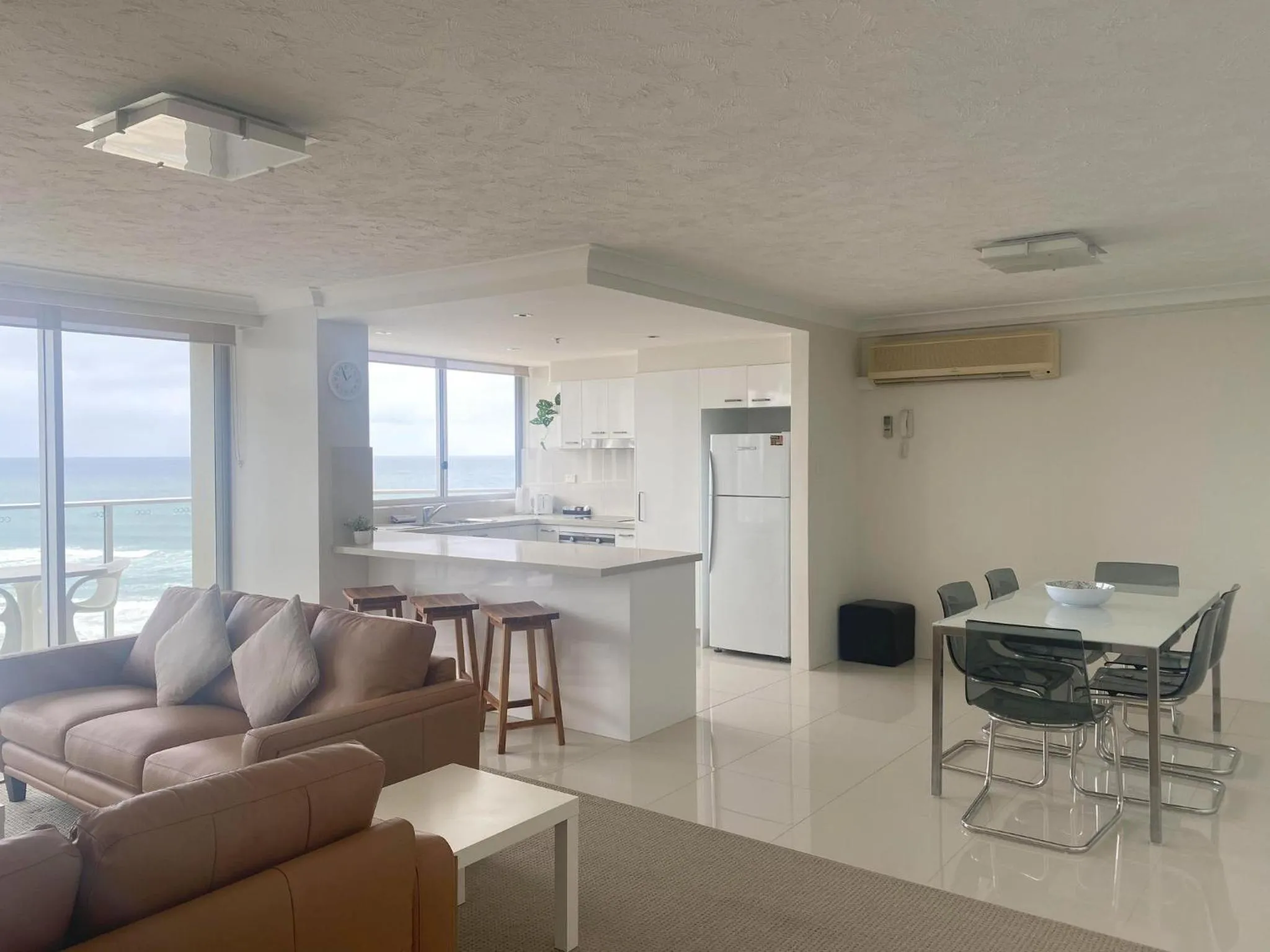 Kitchen or kitchenette in Hi Surf Beachfront Resort Apartments OFFICIAL SITE