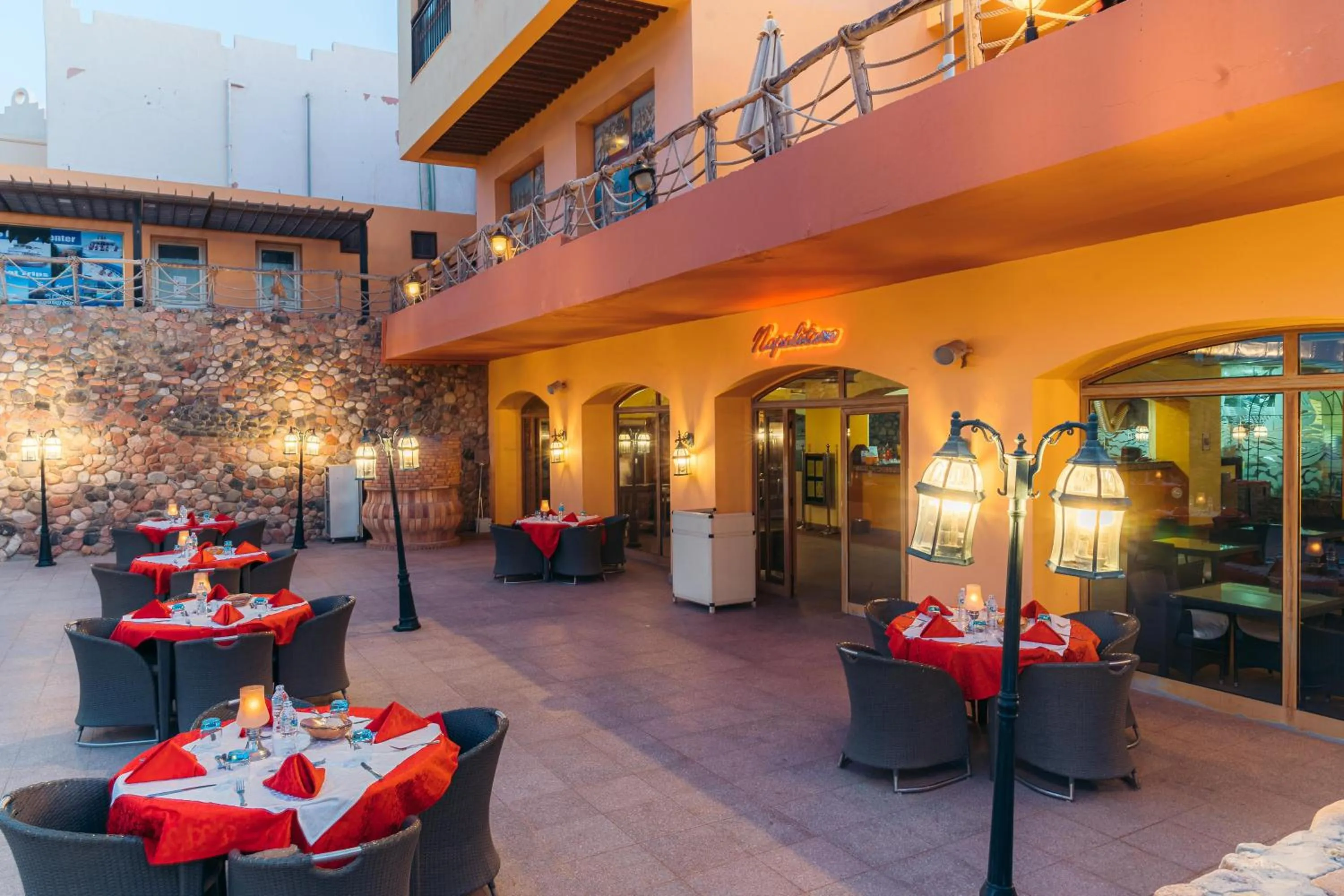 Restaurant/places to eat in Nubian Island, Families and Couples only