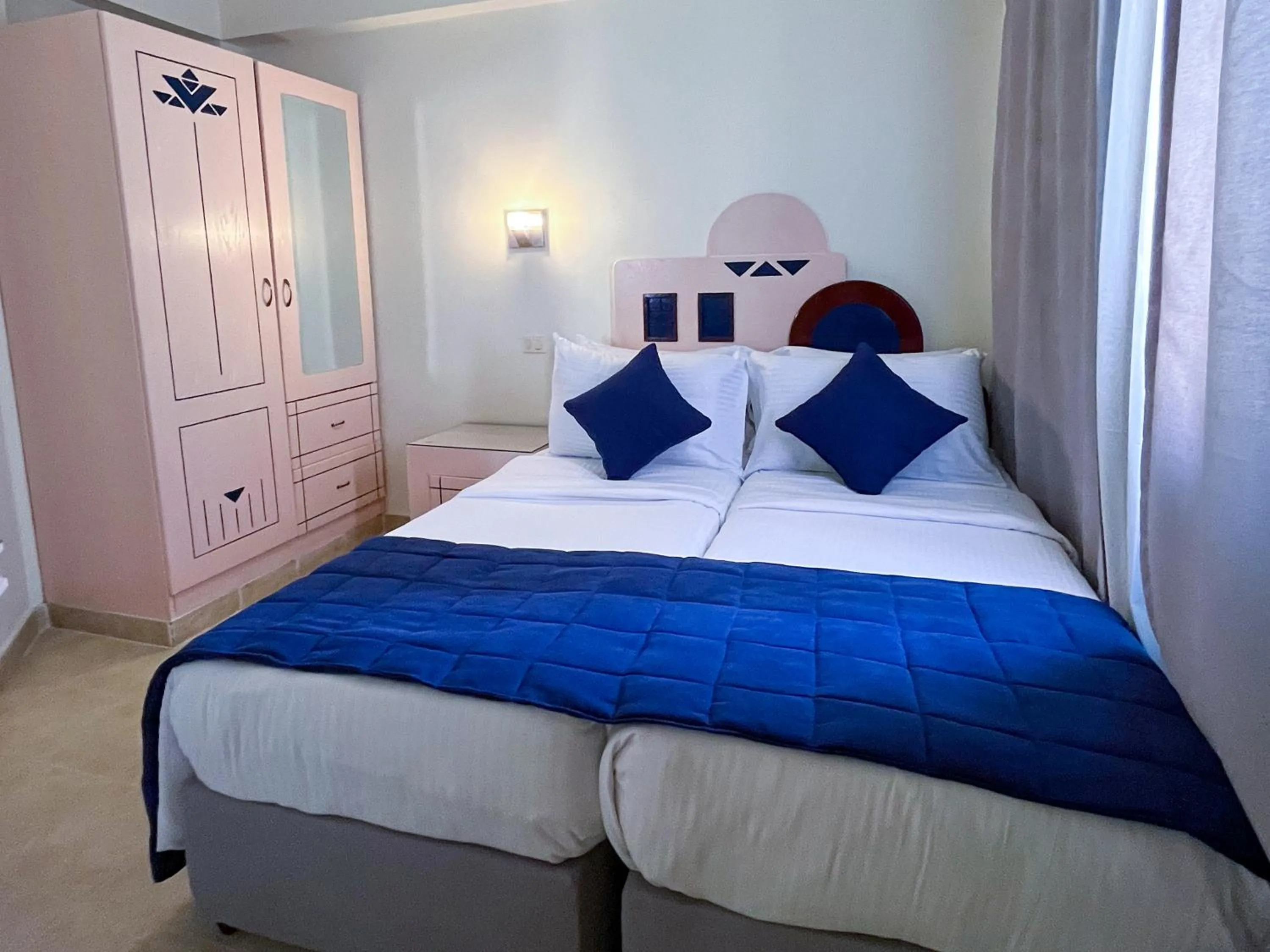 Bedroom, Bed in Nubian Island, Families and Couples only