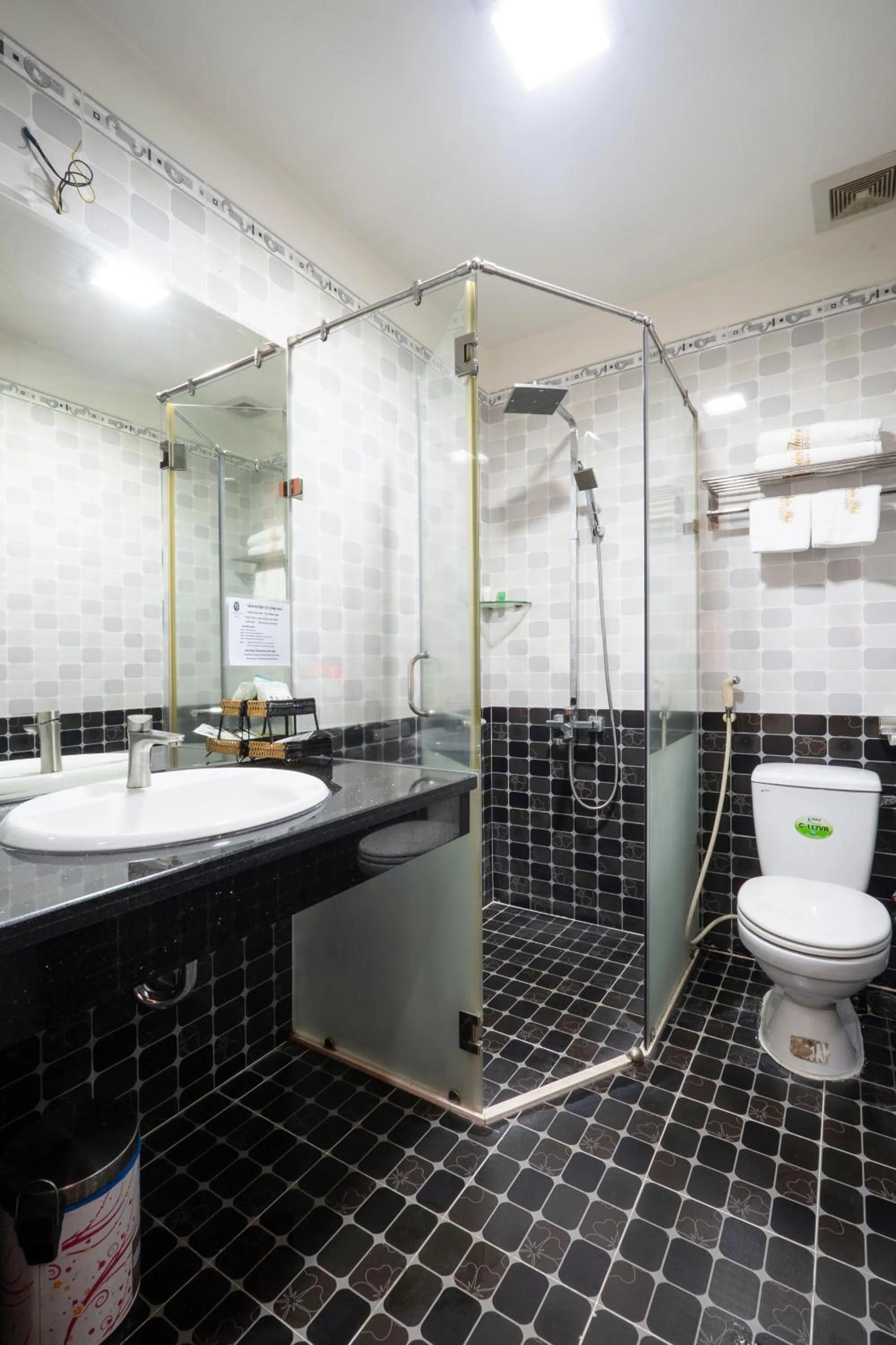 Toilet in Thien Phu Logia Hotel