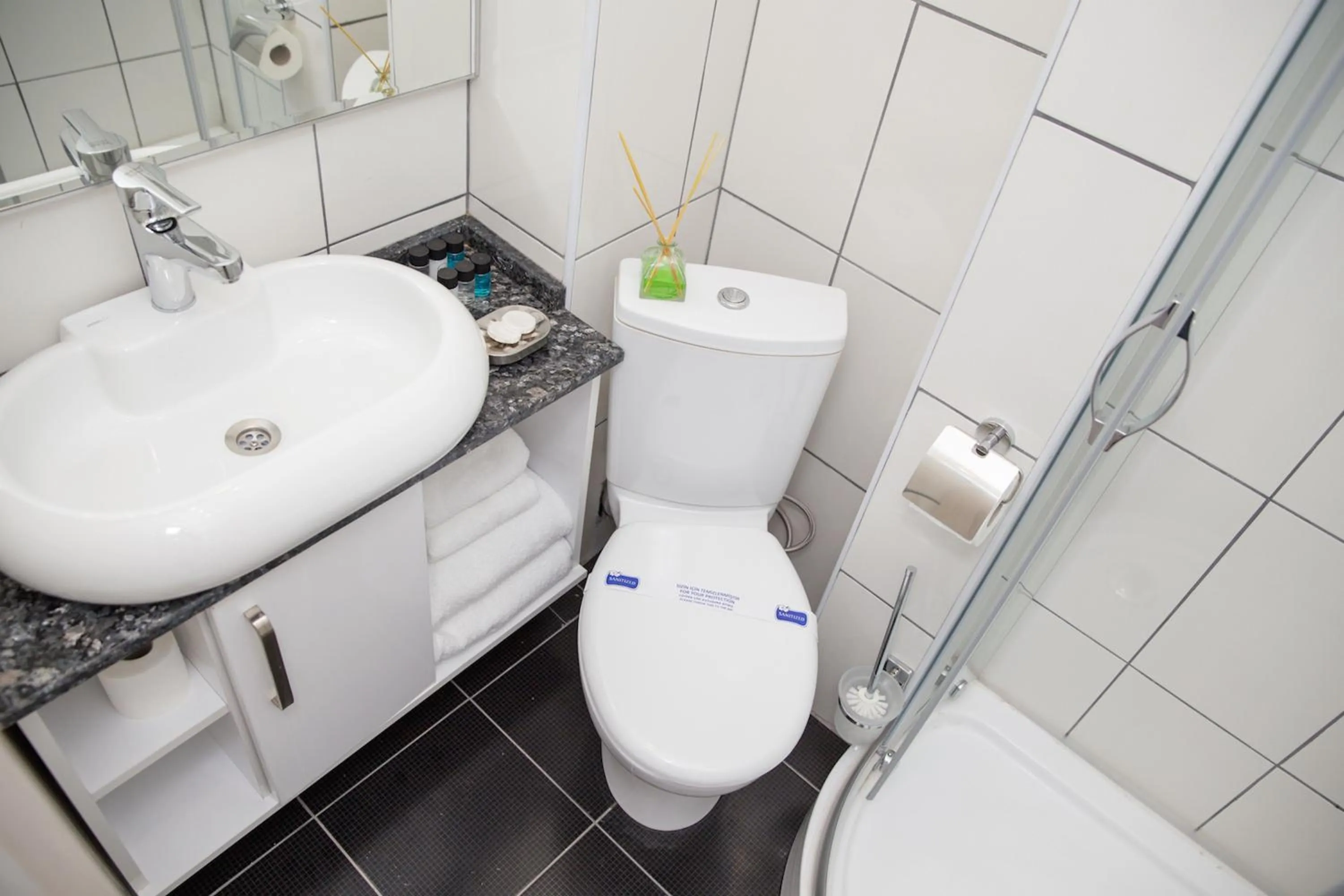 Bathroom in Bayer Hotel