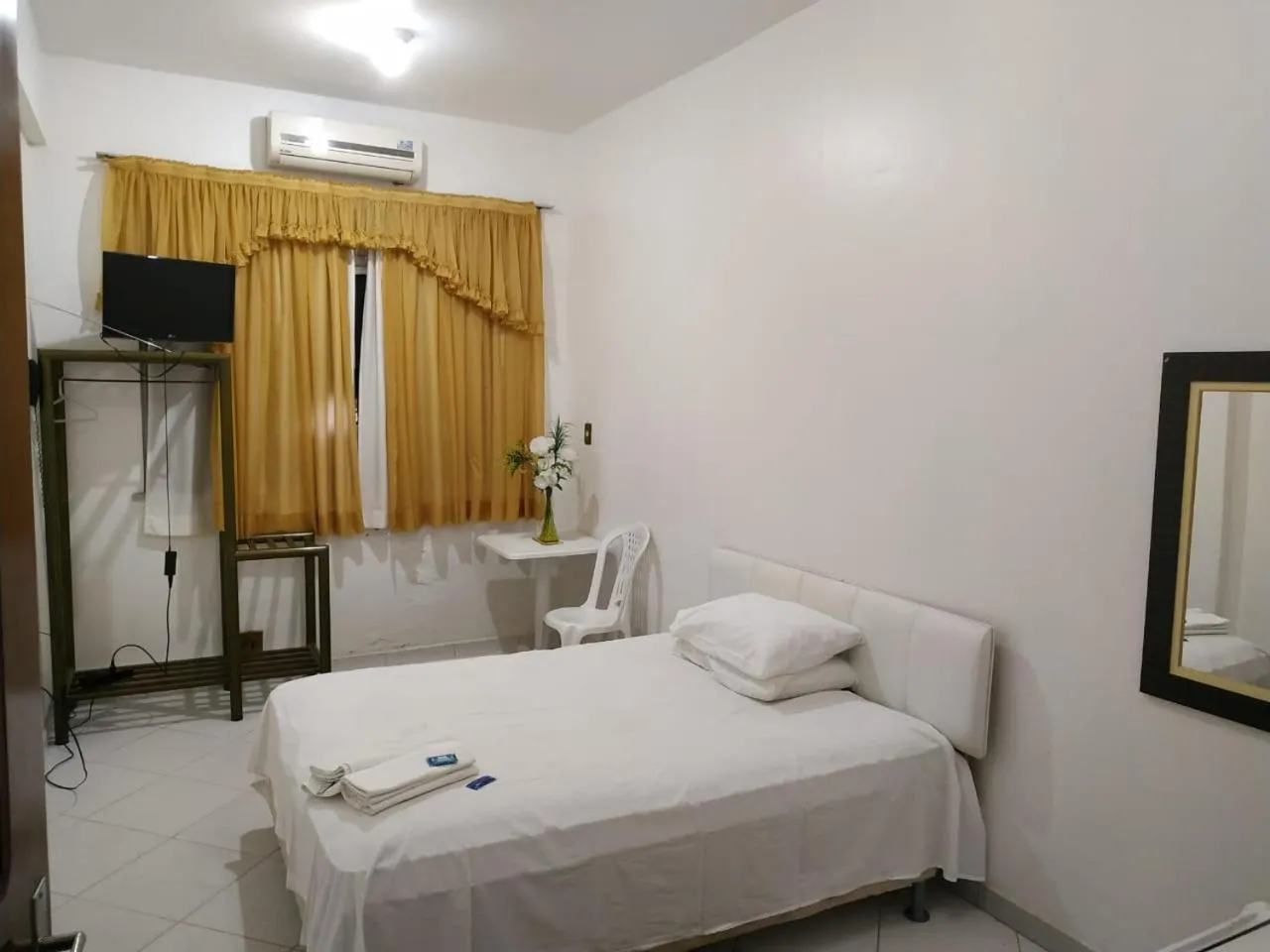 Bed in hotel encontro das aguas