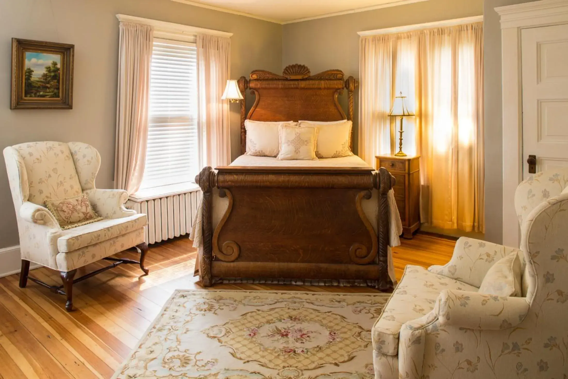 Deluxe Queen Room in The Lion and the Rose Bed and Breakfast Deluxe Queen Room in The Lion and the Rose Bed and Breakfast