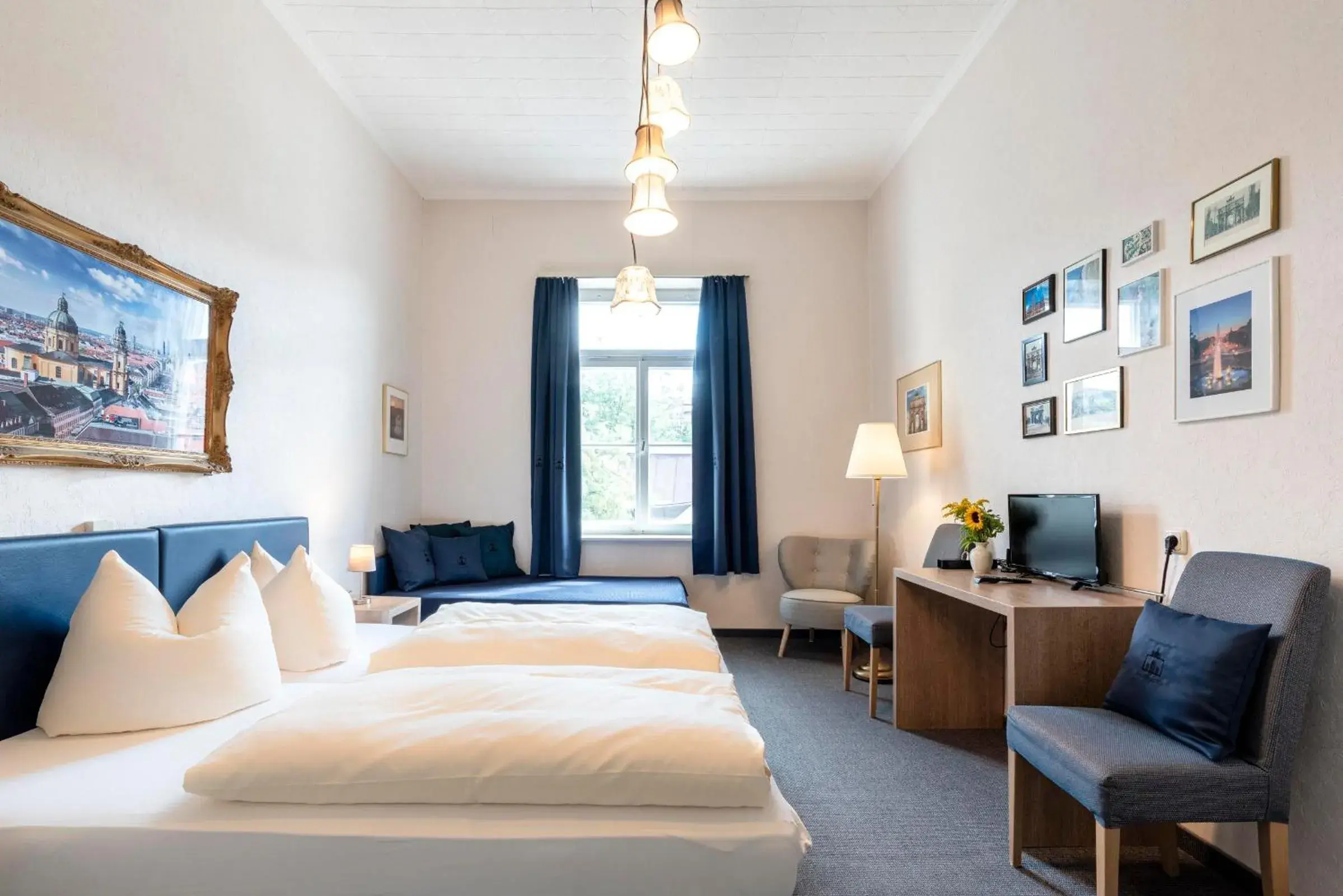 Double Room with Shared Bathroom - single occupancy in Hotel-Pension am Siegestor Double Room with Shared Bathroom - single occupancy in Hotel-Pension am Siegestor