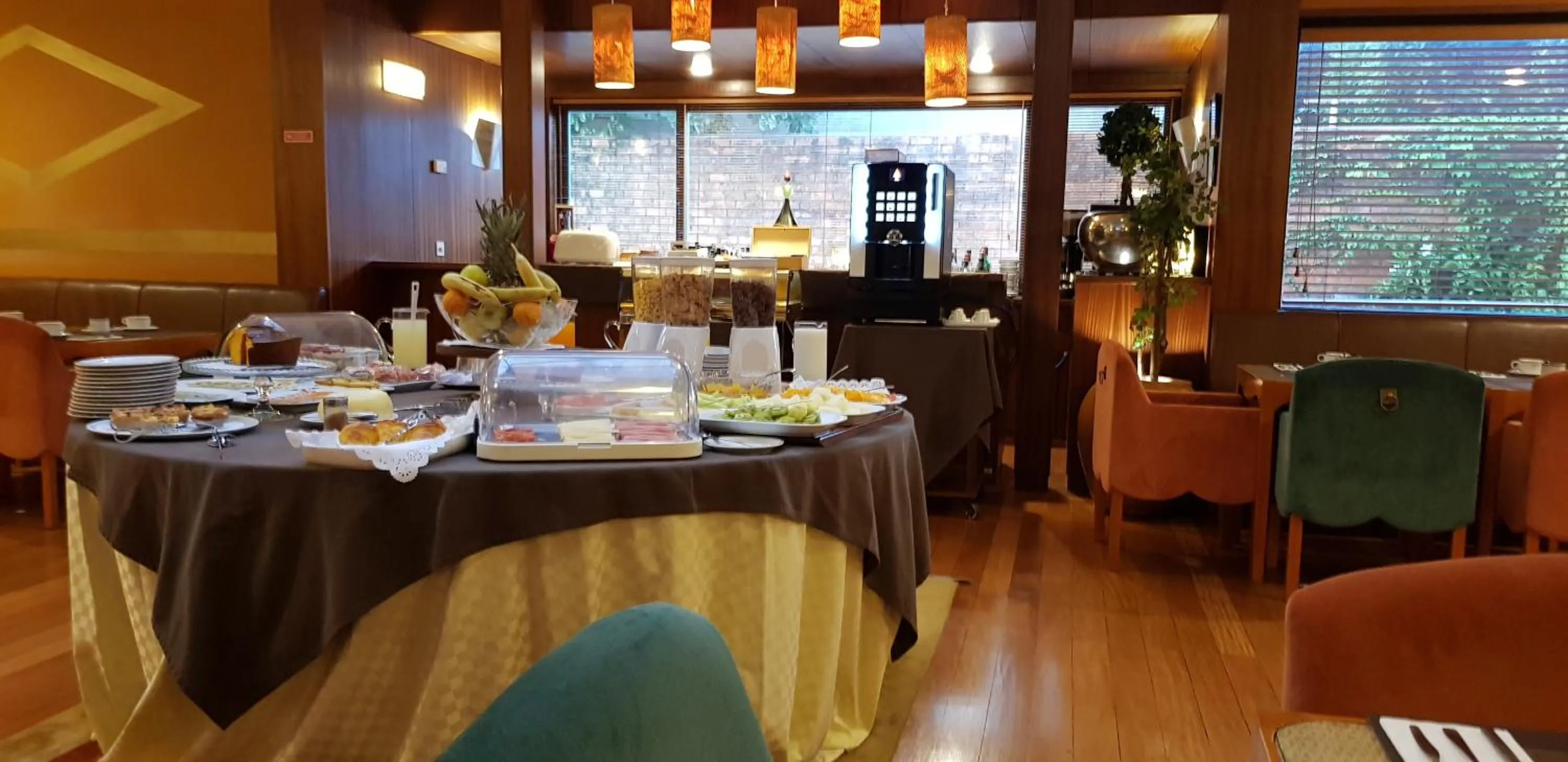 Buffet breakfast in Hotel Central Parque