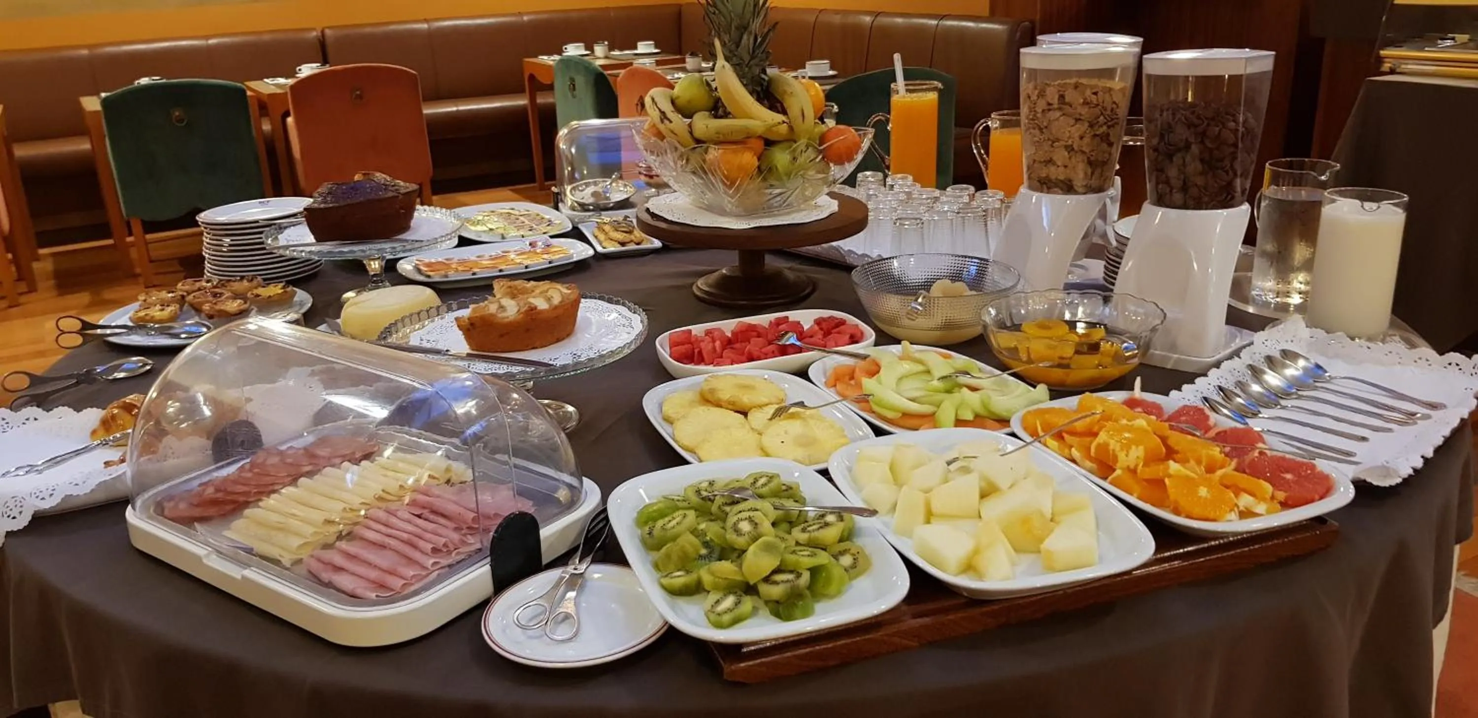 Buffet breakfast in Hotel Central Parque