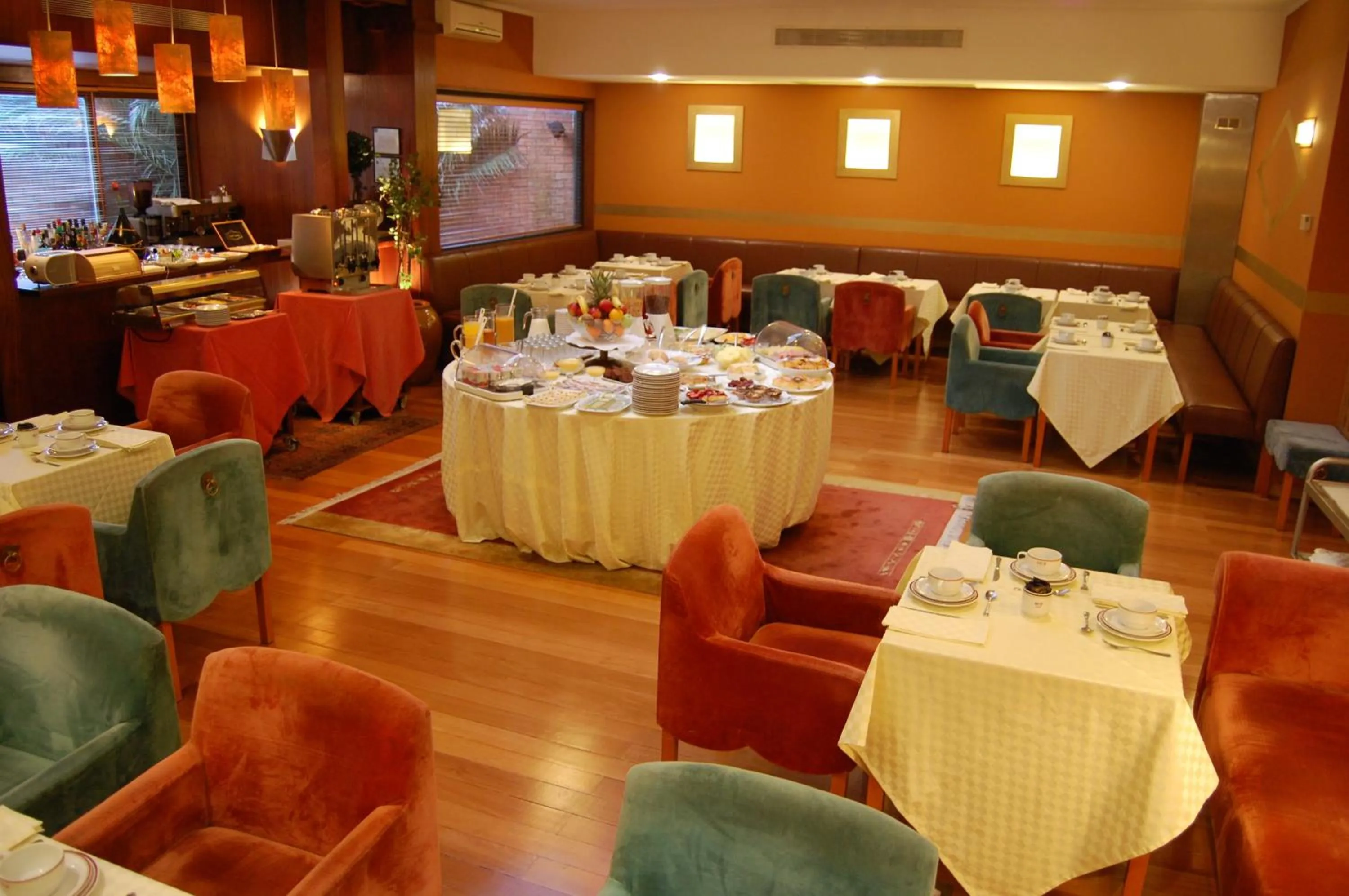 Buffet breakfast in Hotel Central Parque