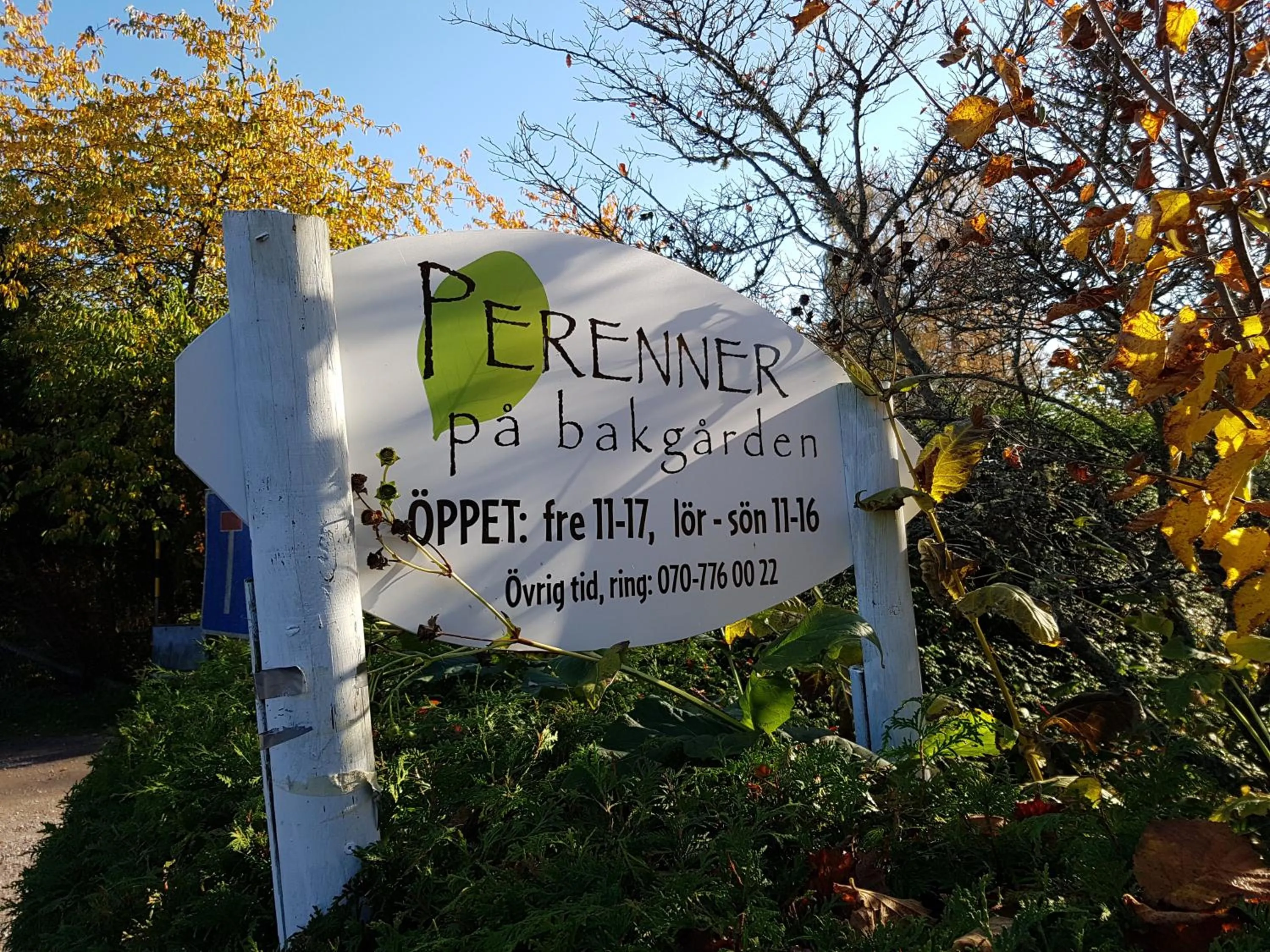 Property logo or sign in Perenner på bakgården