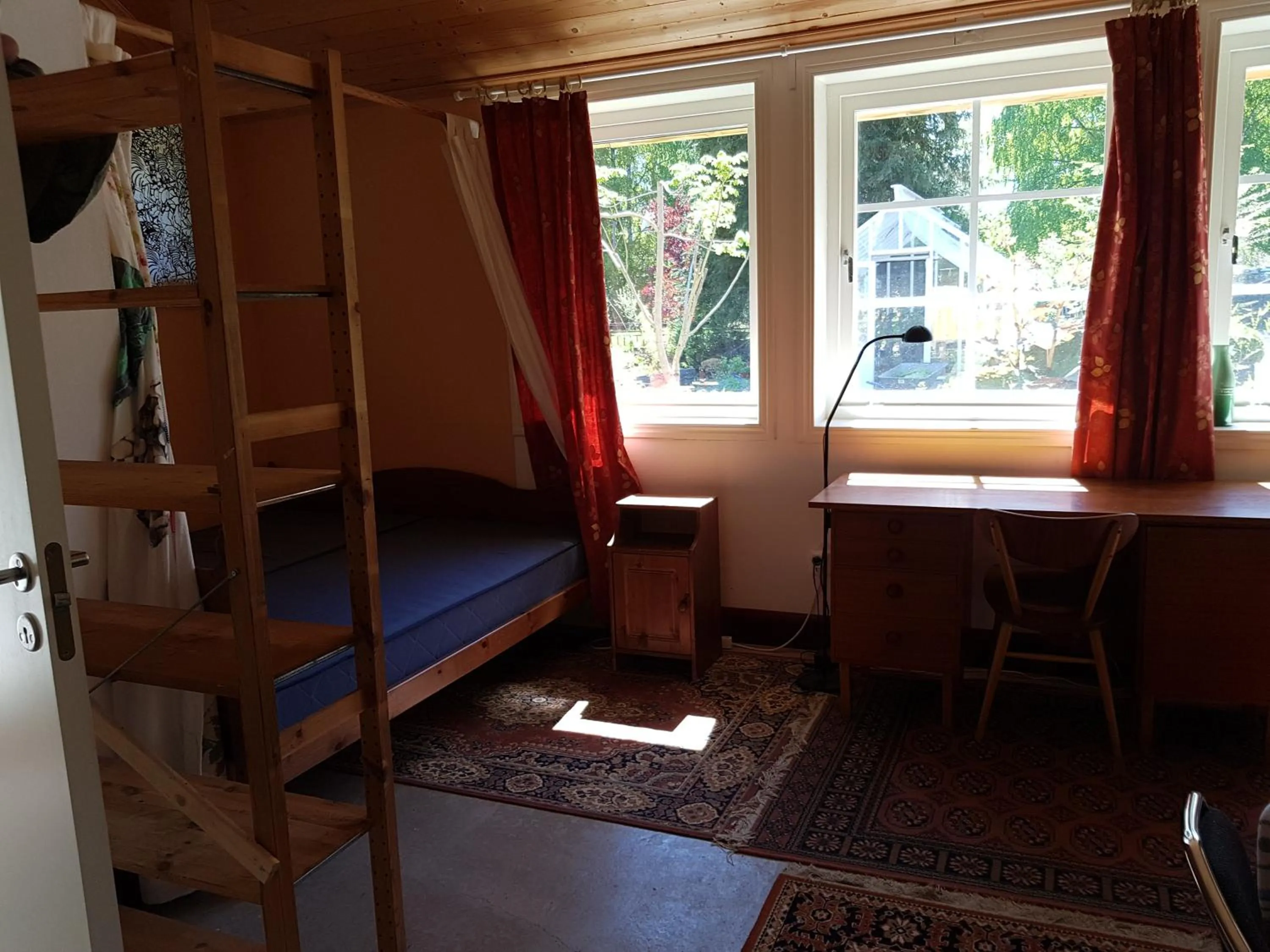 Bed in Perenner på bakgården