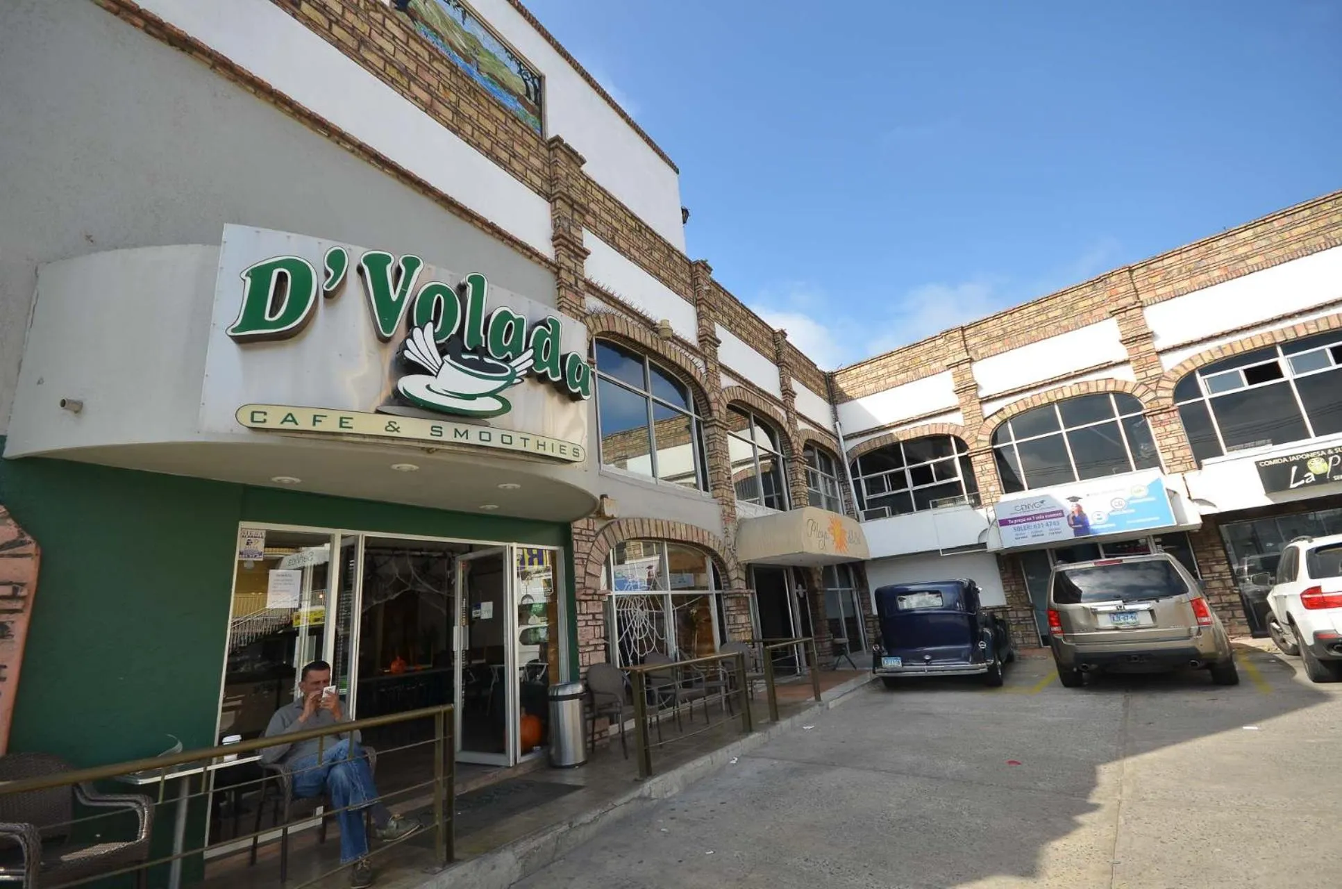 Restaurant/places to eat in Suites del Sol