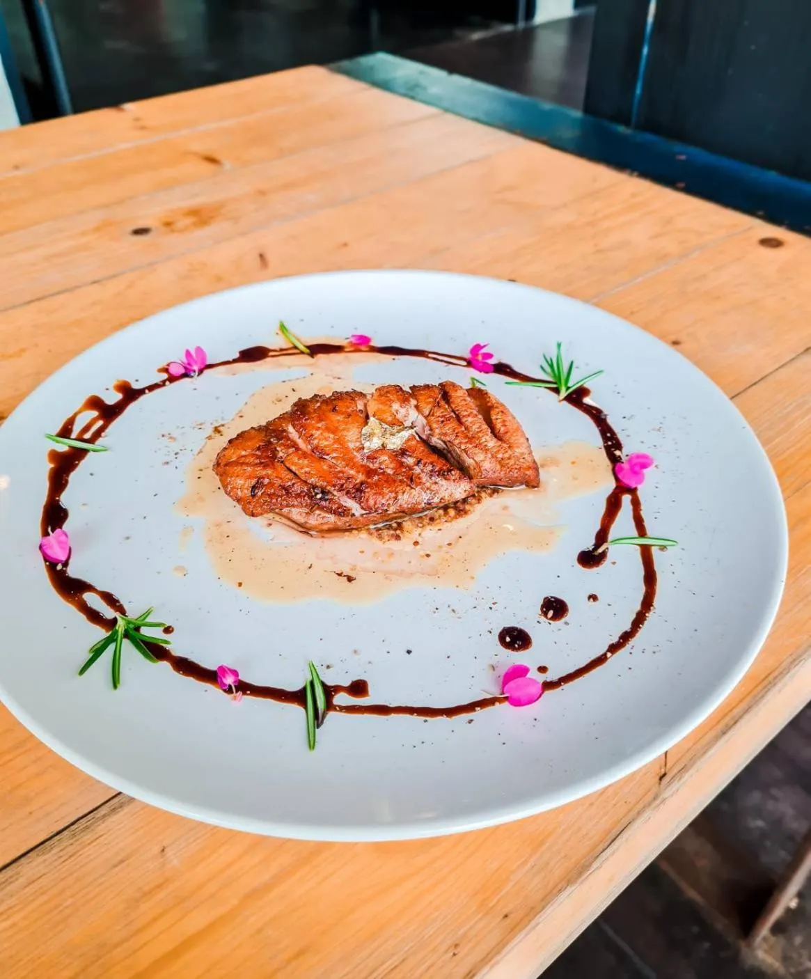 Restaurant/places to eat in Saphli Villa