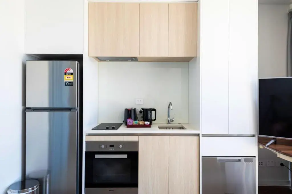 Deluxe Studio with Free Secured Parking in The Edgerley Suites Deluxe Studio with Free Secured Parking in The Edgerley Suites