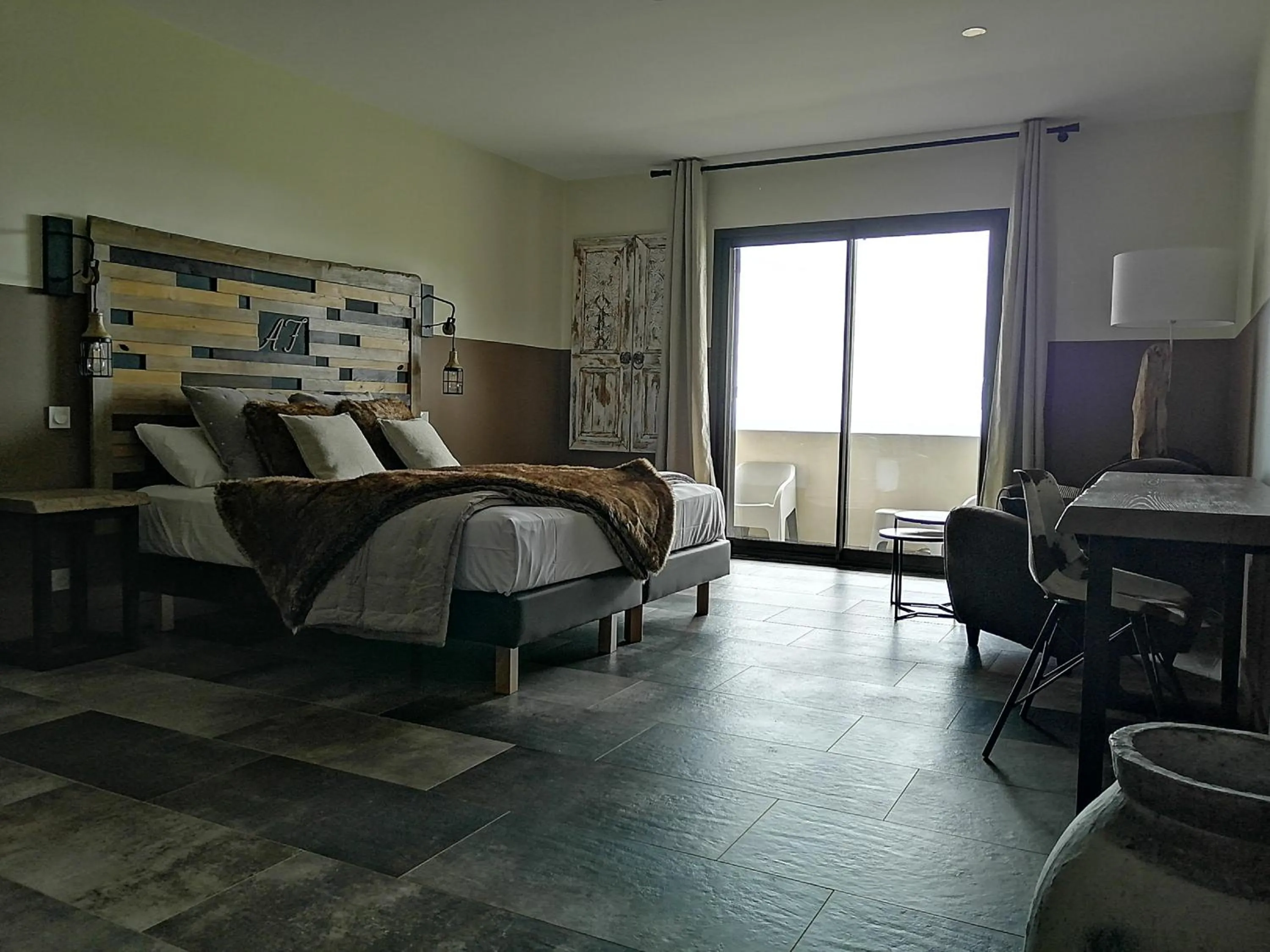 Photo of the whole room, Bed in Auberge Ferayola