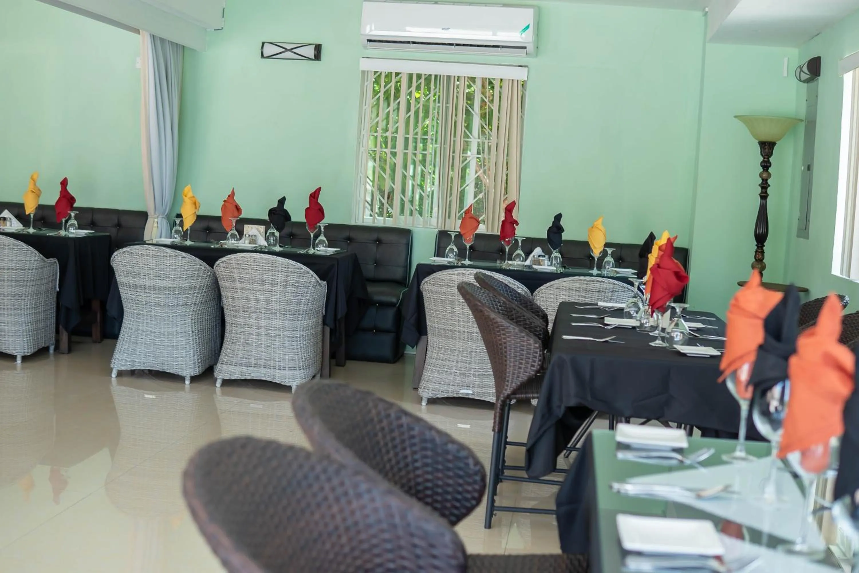 Restaurant/places to eat in GC Resort