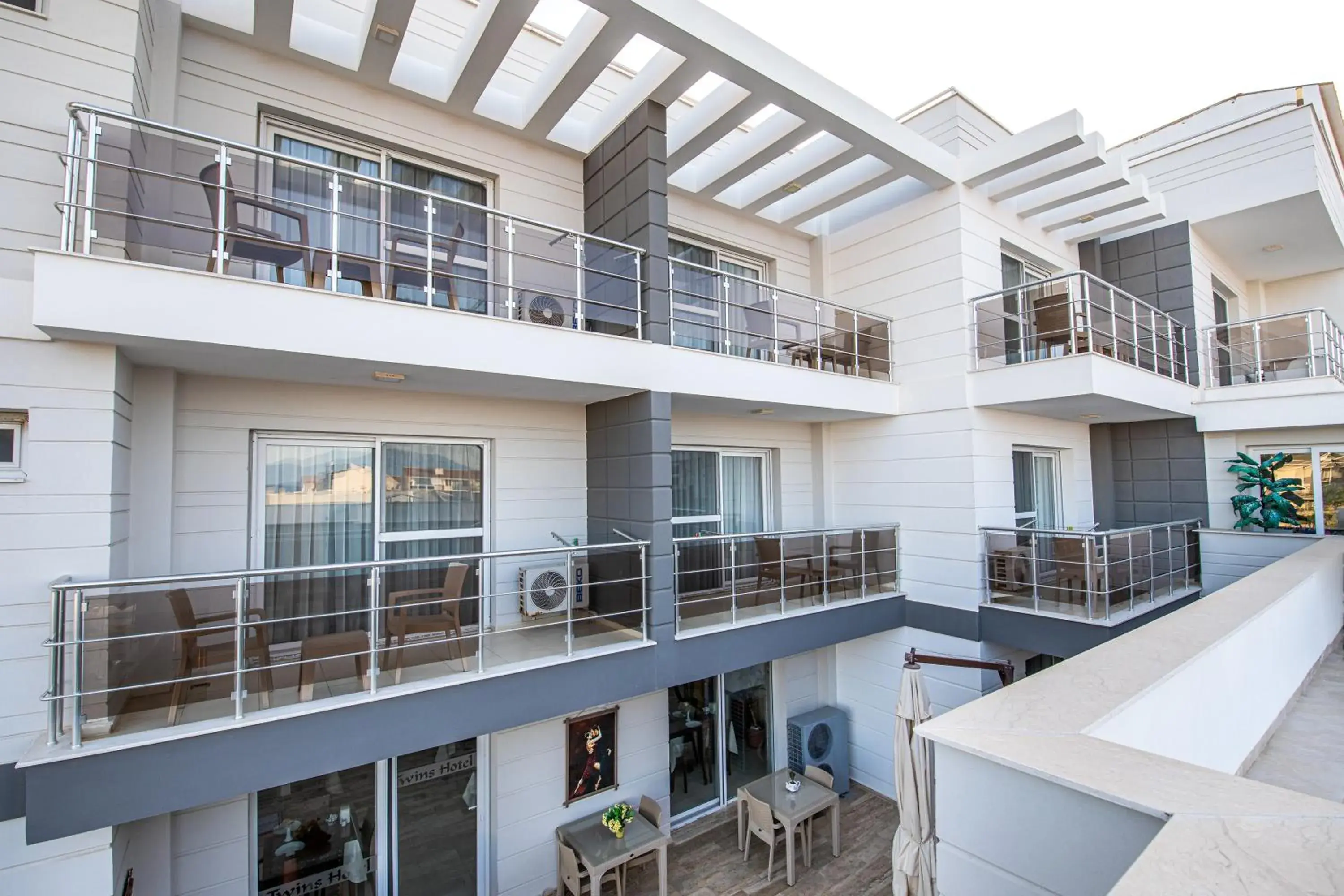 Property building in Twins Hotel Çeşme Property building in Twins Hotel Çeşme