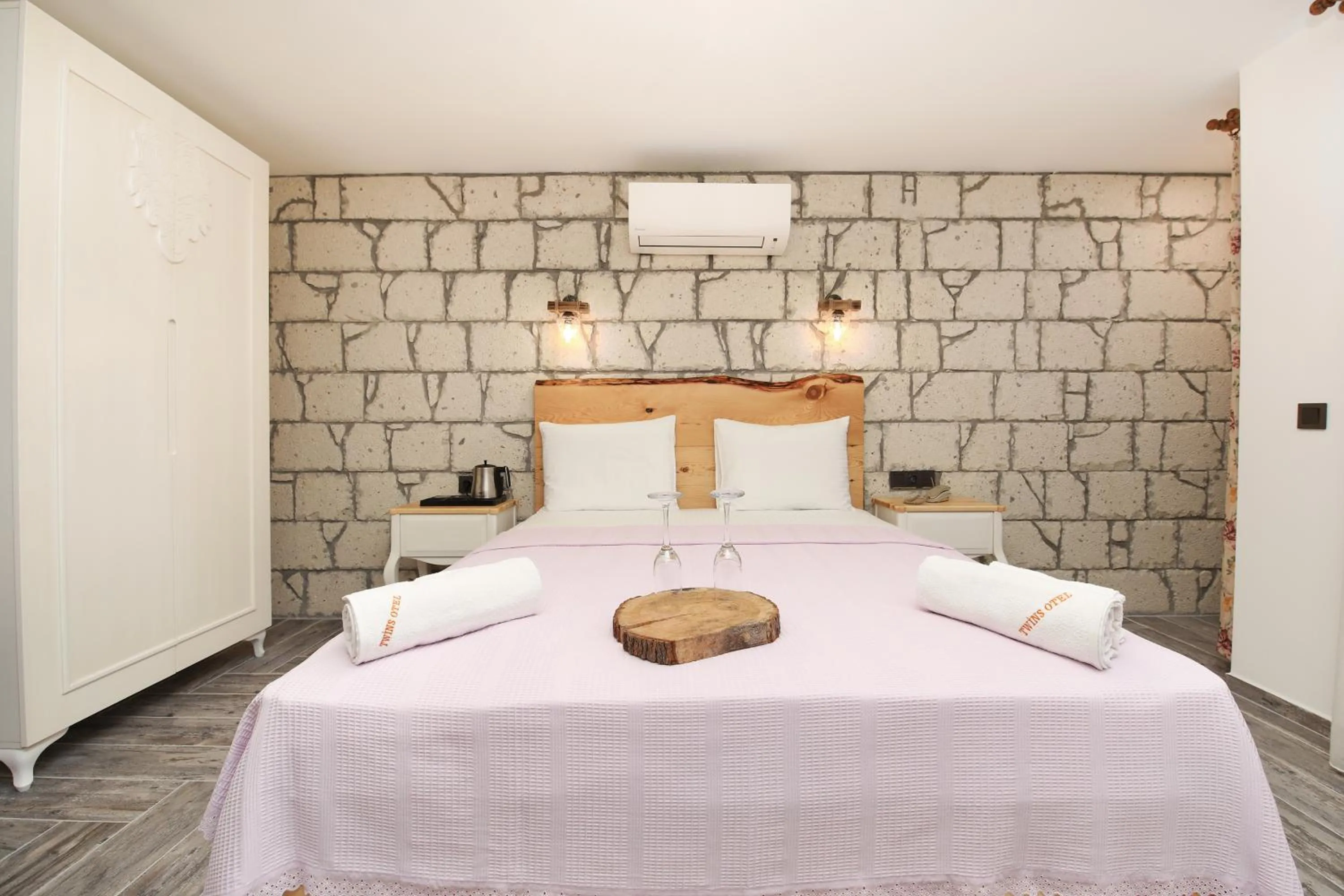 Bed in Twins Hotel Çeşme