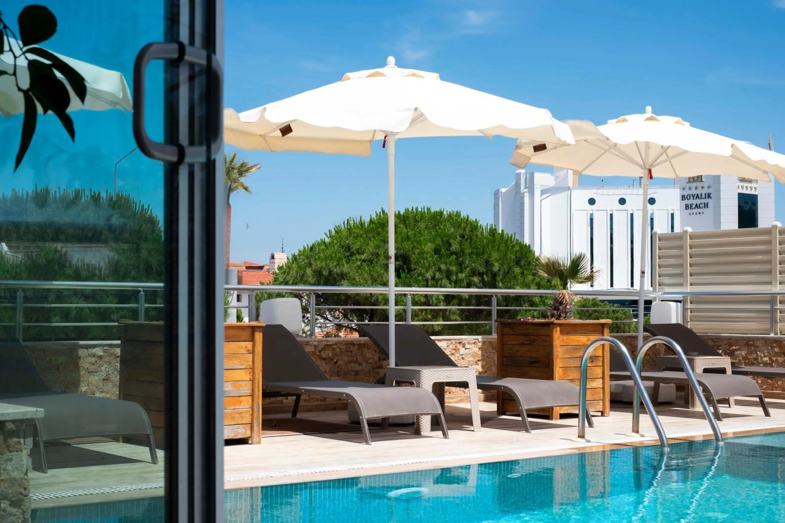 sunbed in Twins Hotel Çeşme