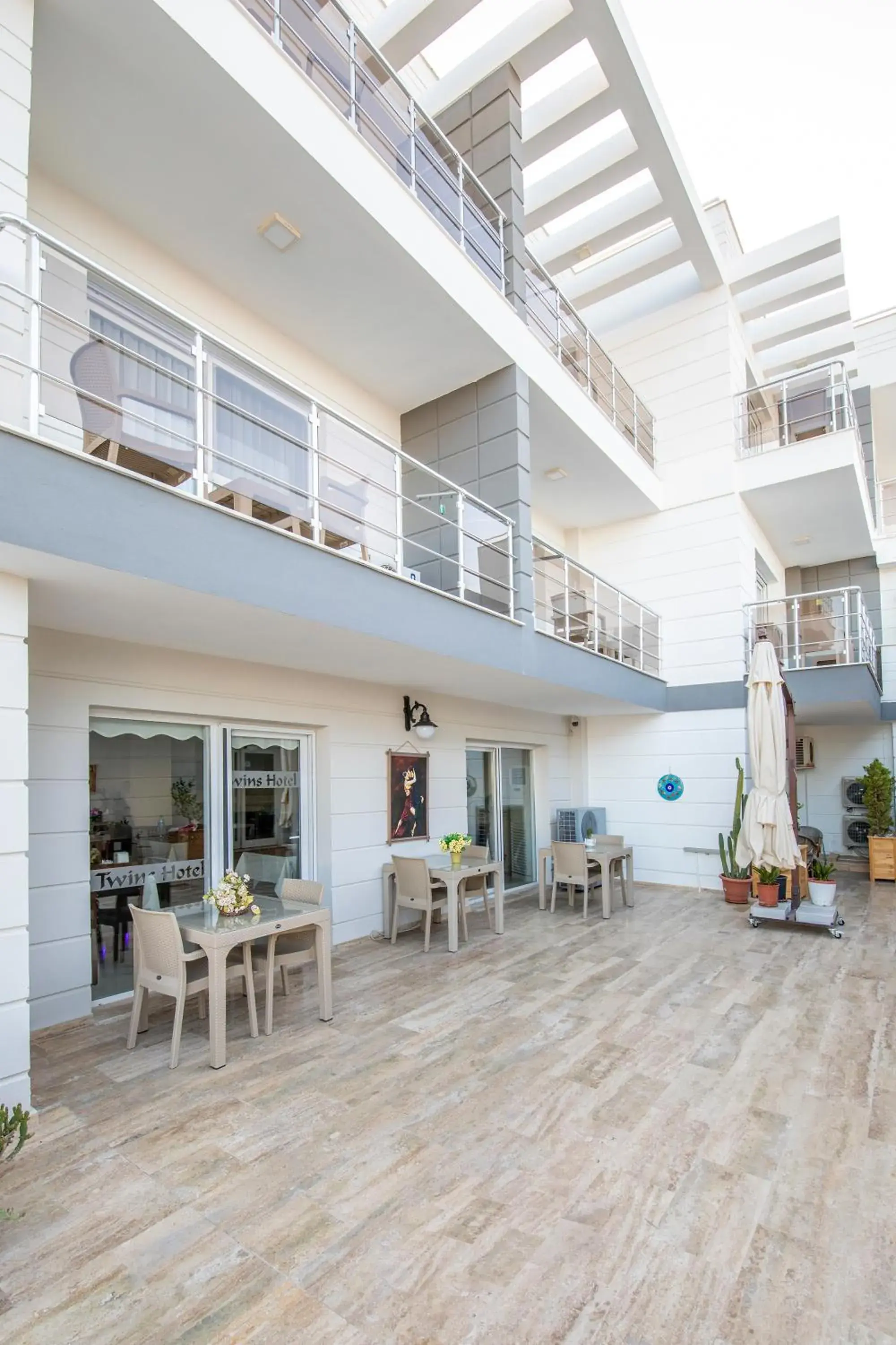 Property building in Twins Hotel Çeşme Property building in Twins Hotel Çeşme